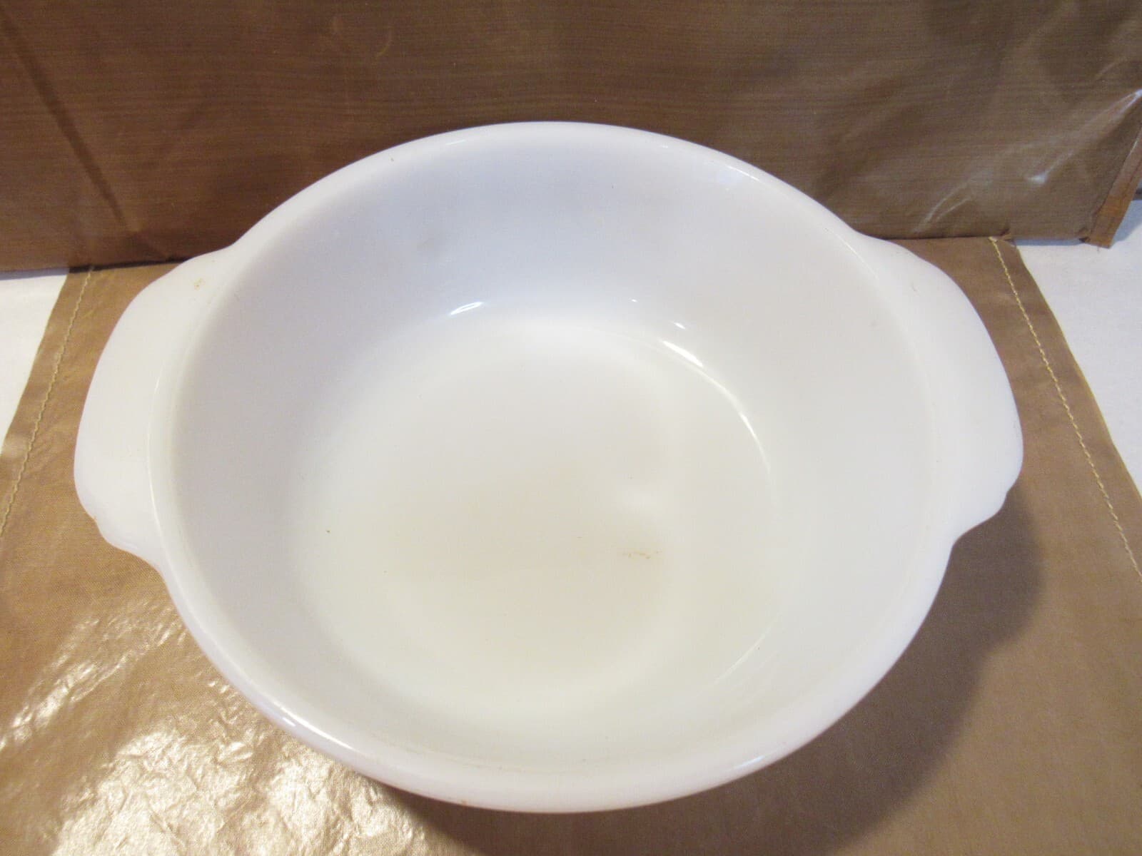 Vintage Fire King Round 2 Qt. Baking Dish Wheat Pattern #448 Milk Glass i89K - Thumbnail 2