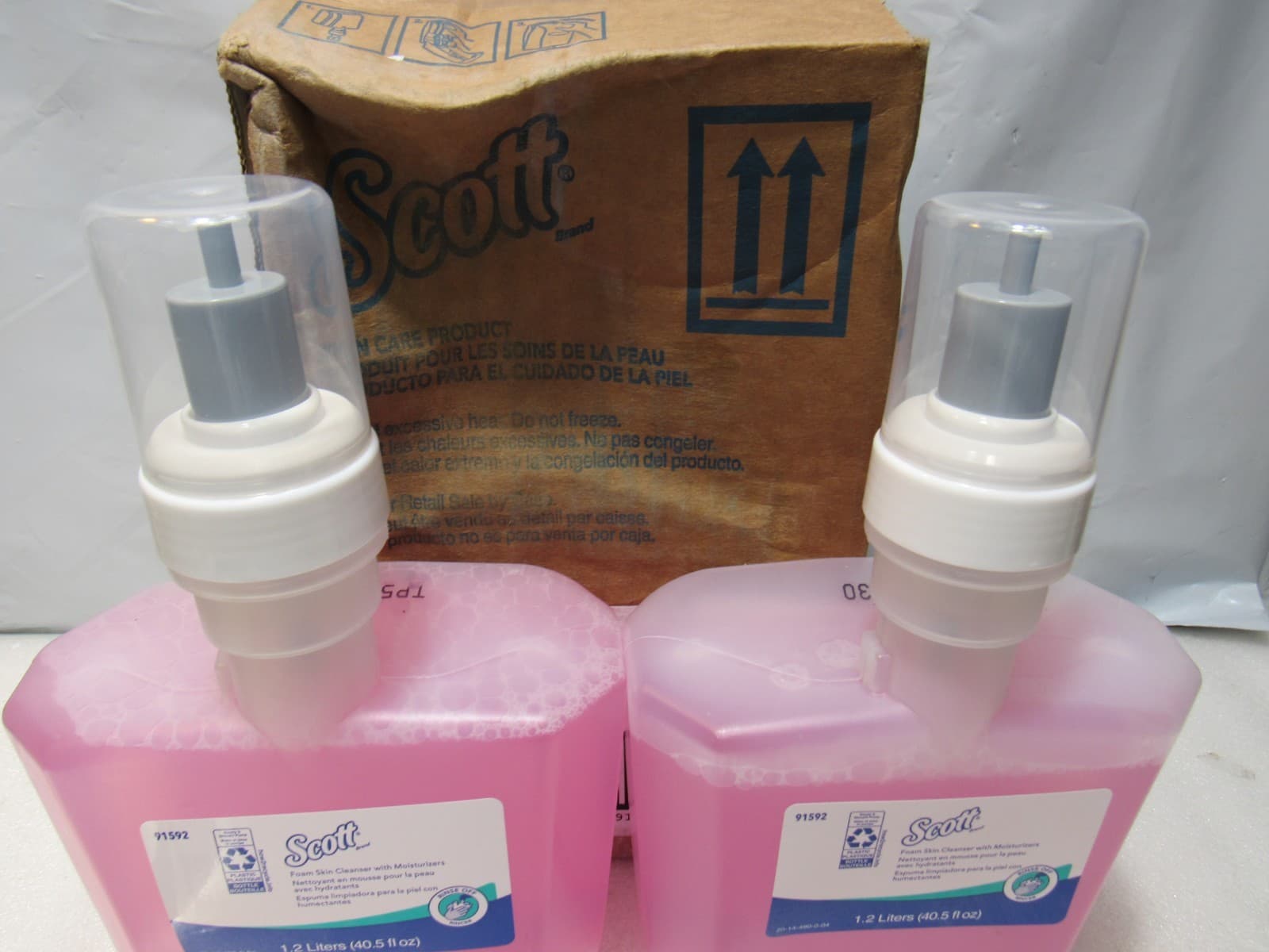 2 Refills Scott 91592 Foam Soap Skin Cleanser w/ Moisturizers 1.2L (H15K) - Thumbnail 3