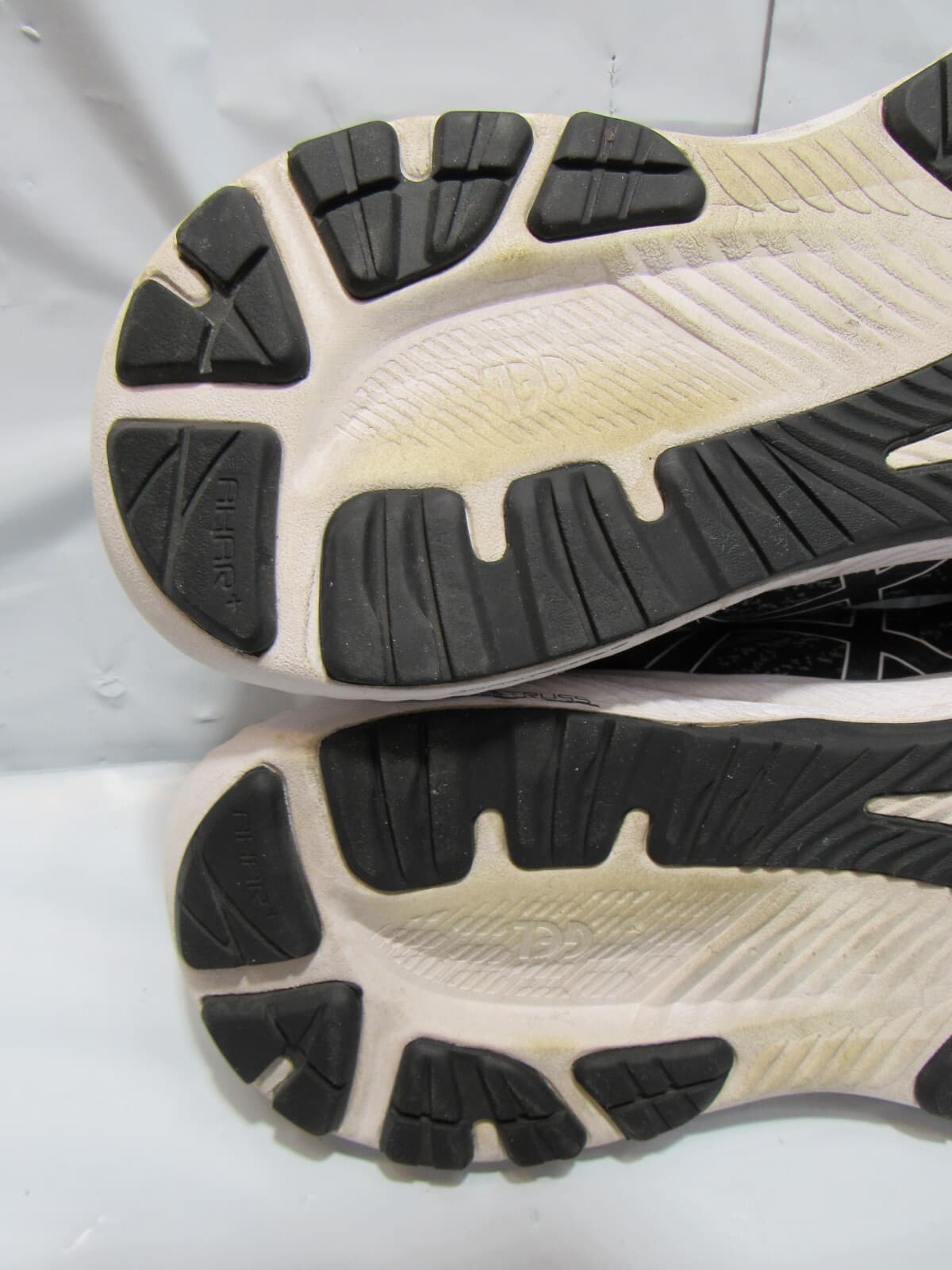 ASICS GEL-Kayano 29 Black/White Running Walking Shoes 1011B440-002 size 9.5 Q72 - Thumbnail 8