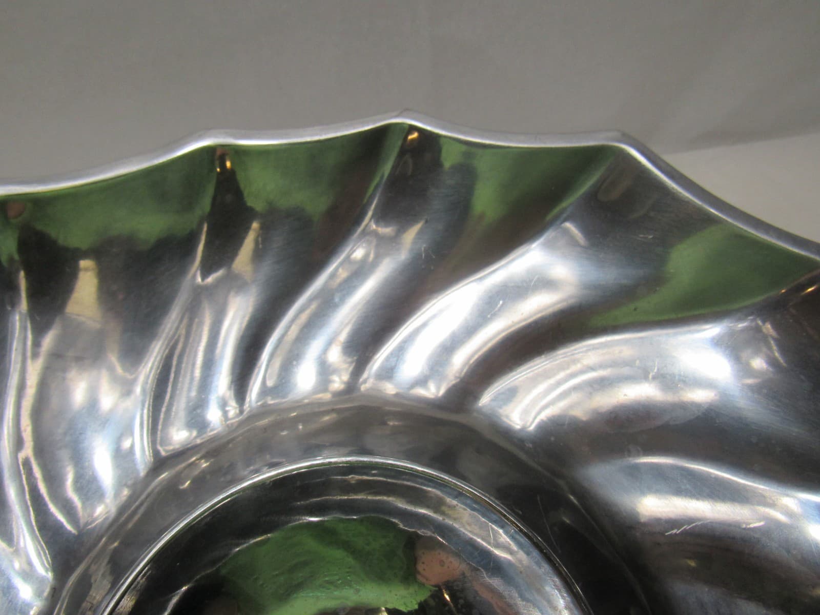 Wilton Armetale Silver Scalloped Appetizer Dip Tray Plate 10.5" (J86K) - Thumbnail 8