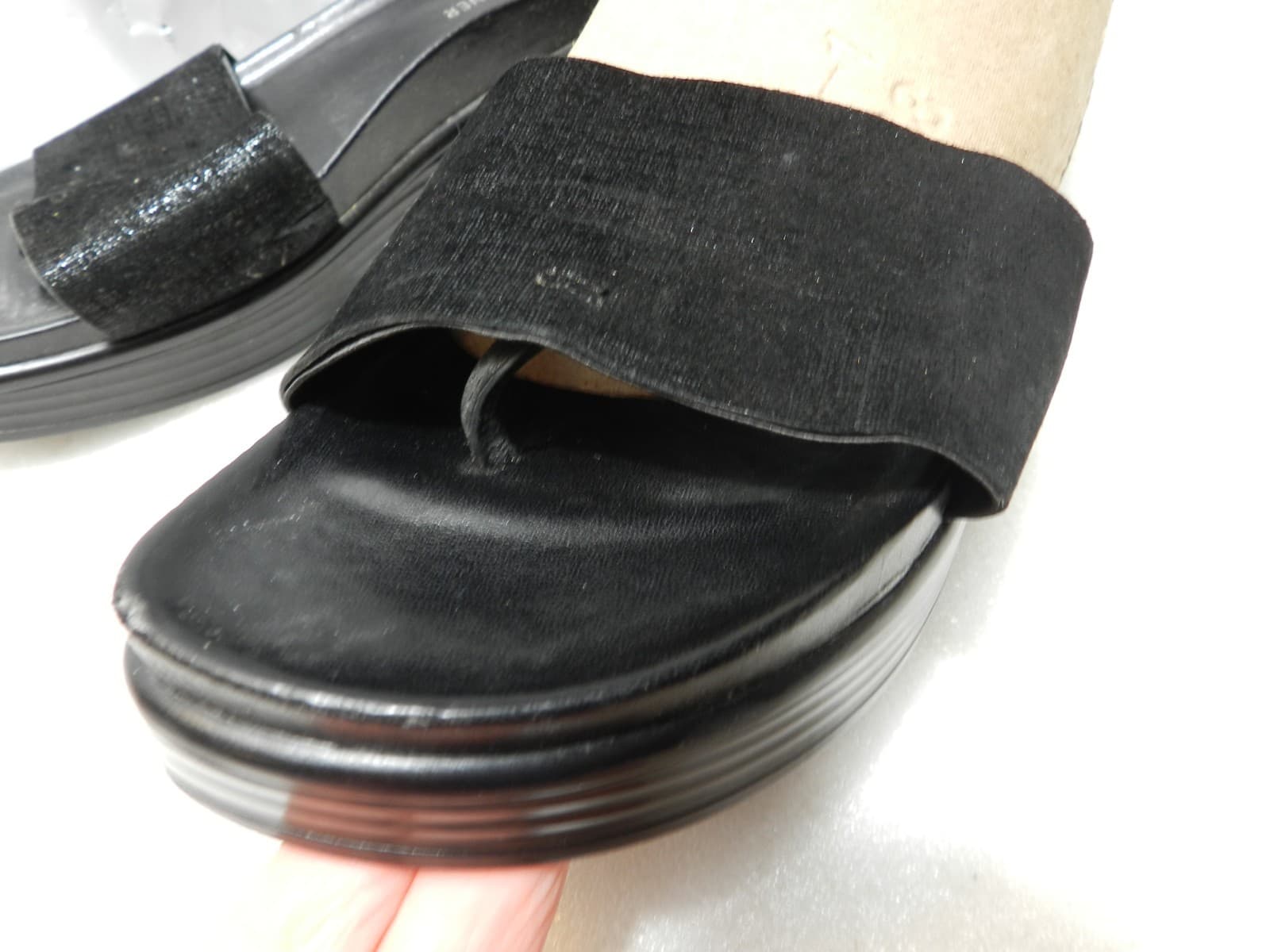 Donald Pliner Sandals Womens 9 US, Black FIFI Slide Wedge Platform Thong (H18K) - Thumbnail 2