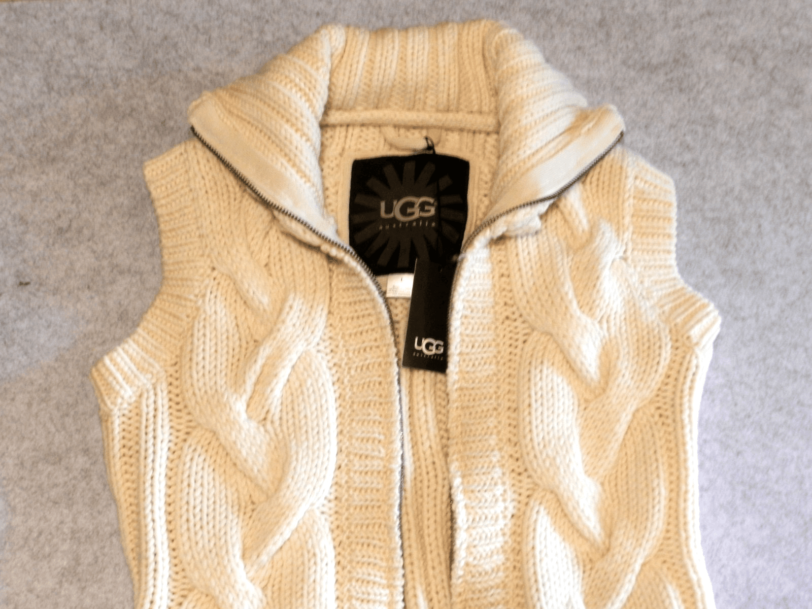 NWT UGG Bailey Cable Knit Sleeveless Long Zip Up Sweater Large Cream (H27K) - Thumbnail 3