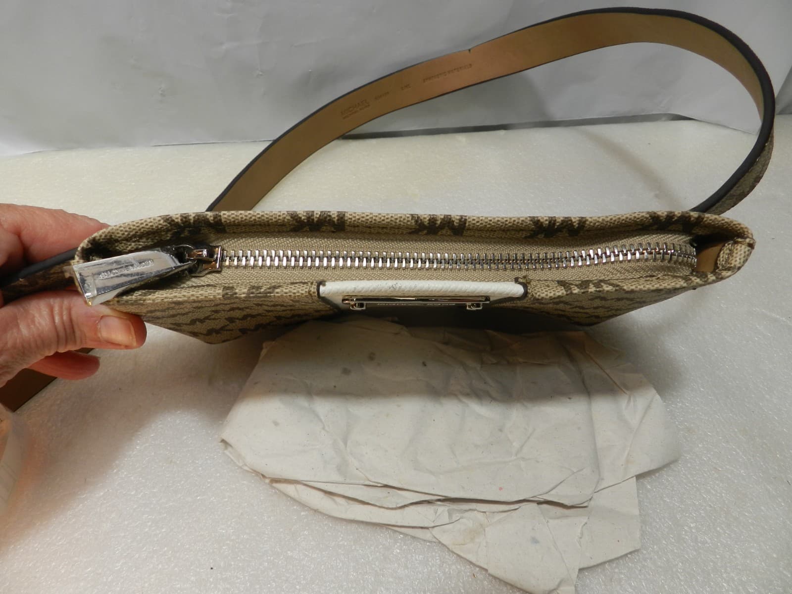 Michael Kors Signature Logo Fanny/Hip Pack Belt Bag Large/XL Tan/White New (X4K) - Thumbnail 9