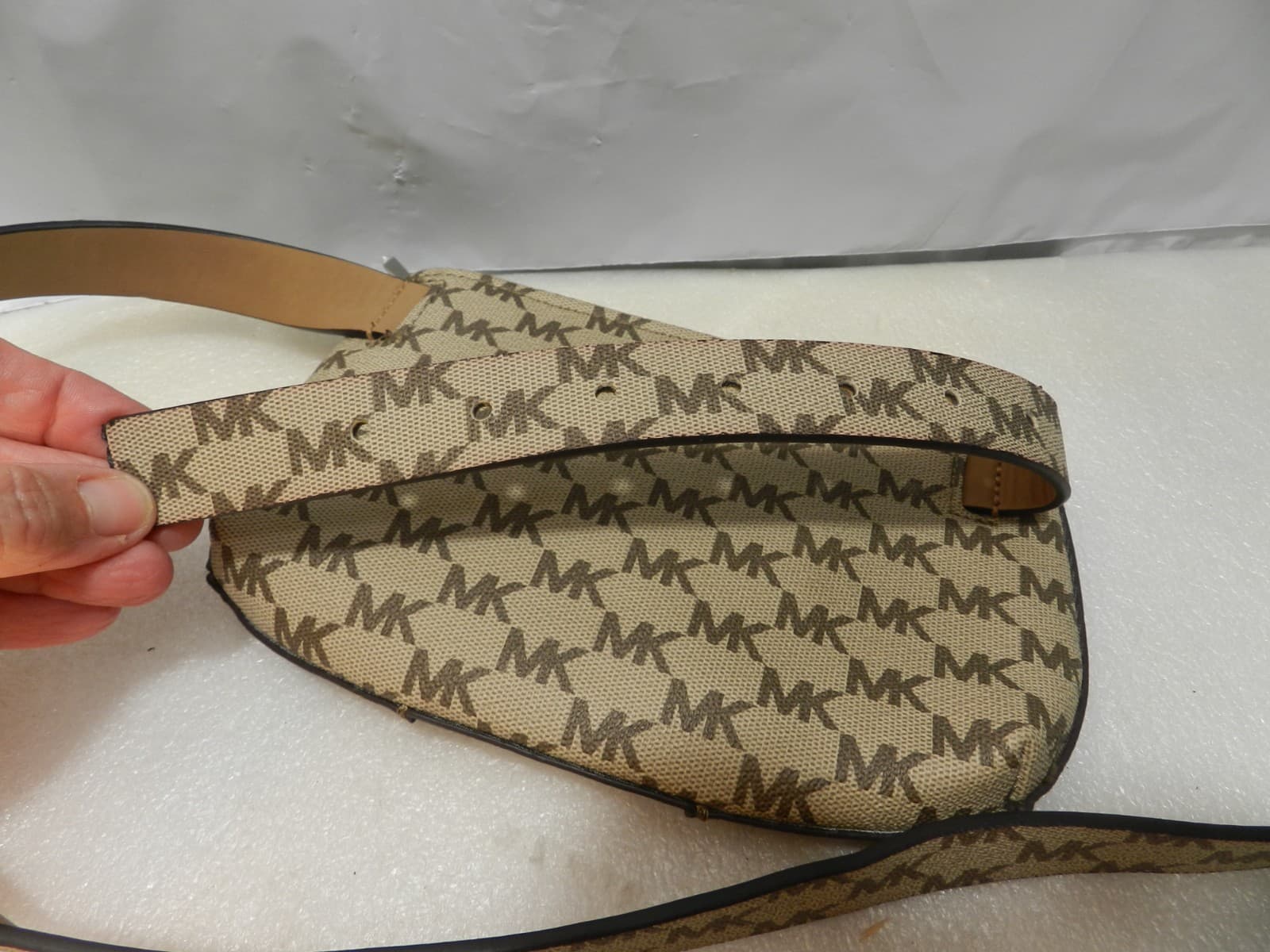 Michael Kors Signature Logo Fanny/Hip Pack Belt Bag Large/XL Tan/White New (X4K) - Thumbnail 7