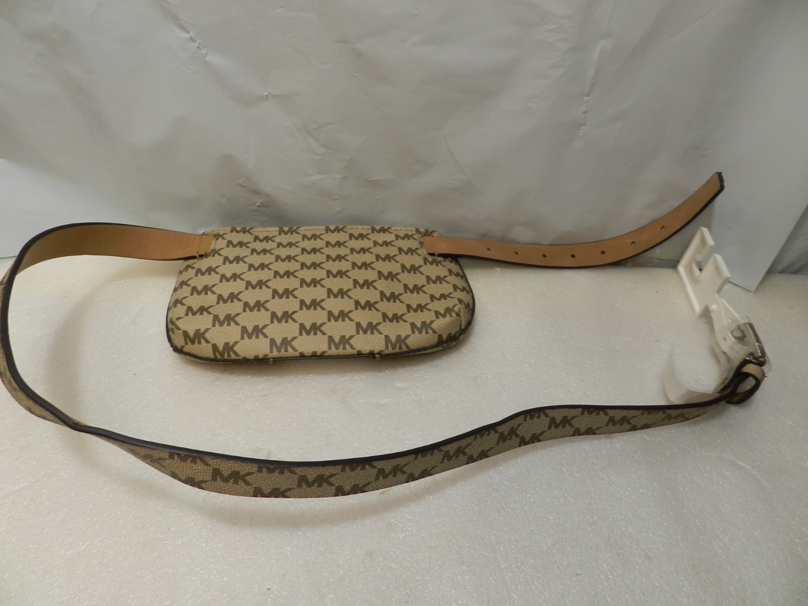 Michael Kors Signature Logo Fanny/Hip Pack Belt Bag Large/XL Tan/White New (X4K) - Thumbnail 4