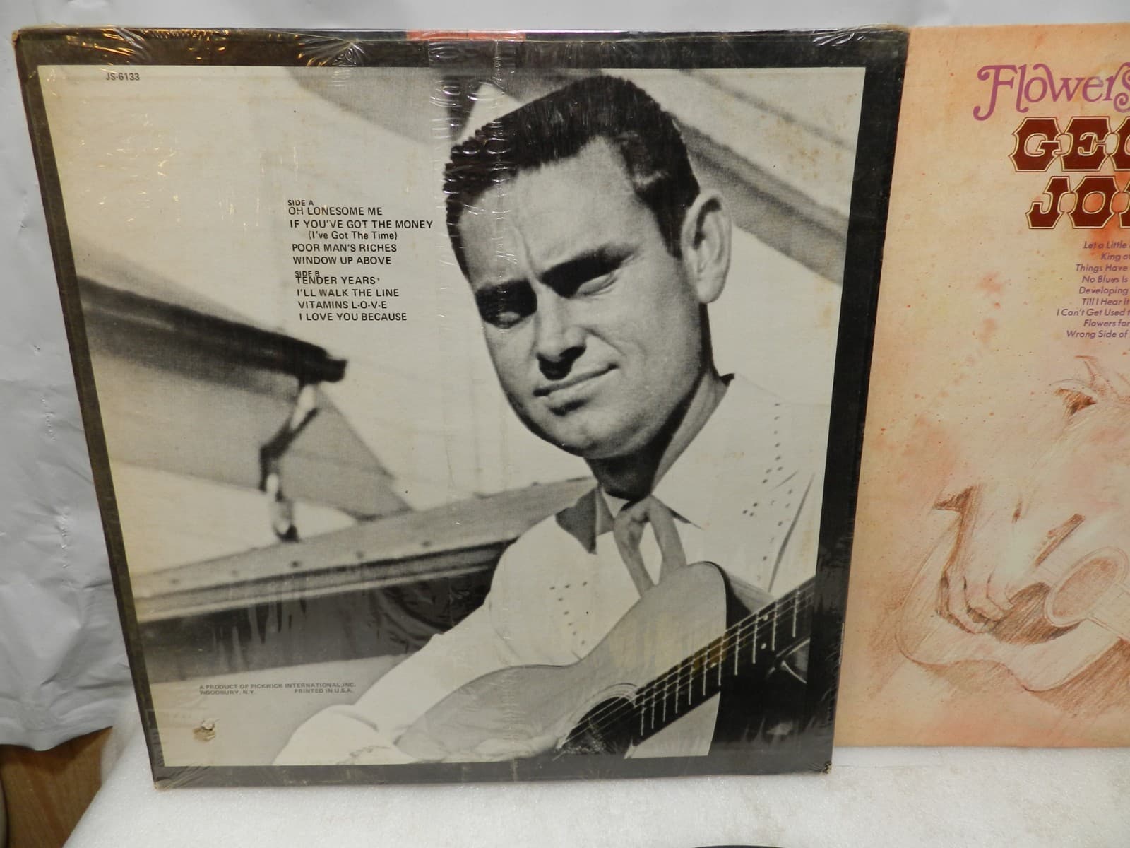 3 George Jones Vinyl Albums Shine On, Flowers for Mama & Oh Lonesome Me (L72JJ) - Thumbnail 7