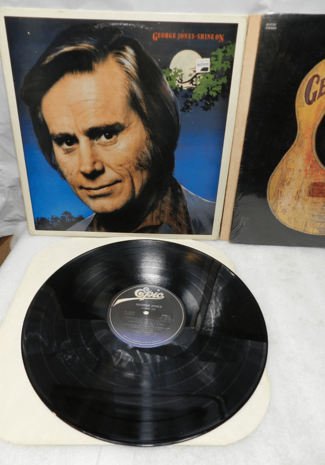 3 George Jones Vinyl Albums Shine On, Flowers for Mama & Oh Lonesome Me (L72JJ) - Thumbnail 2
