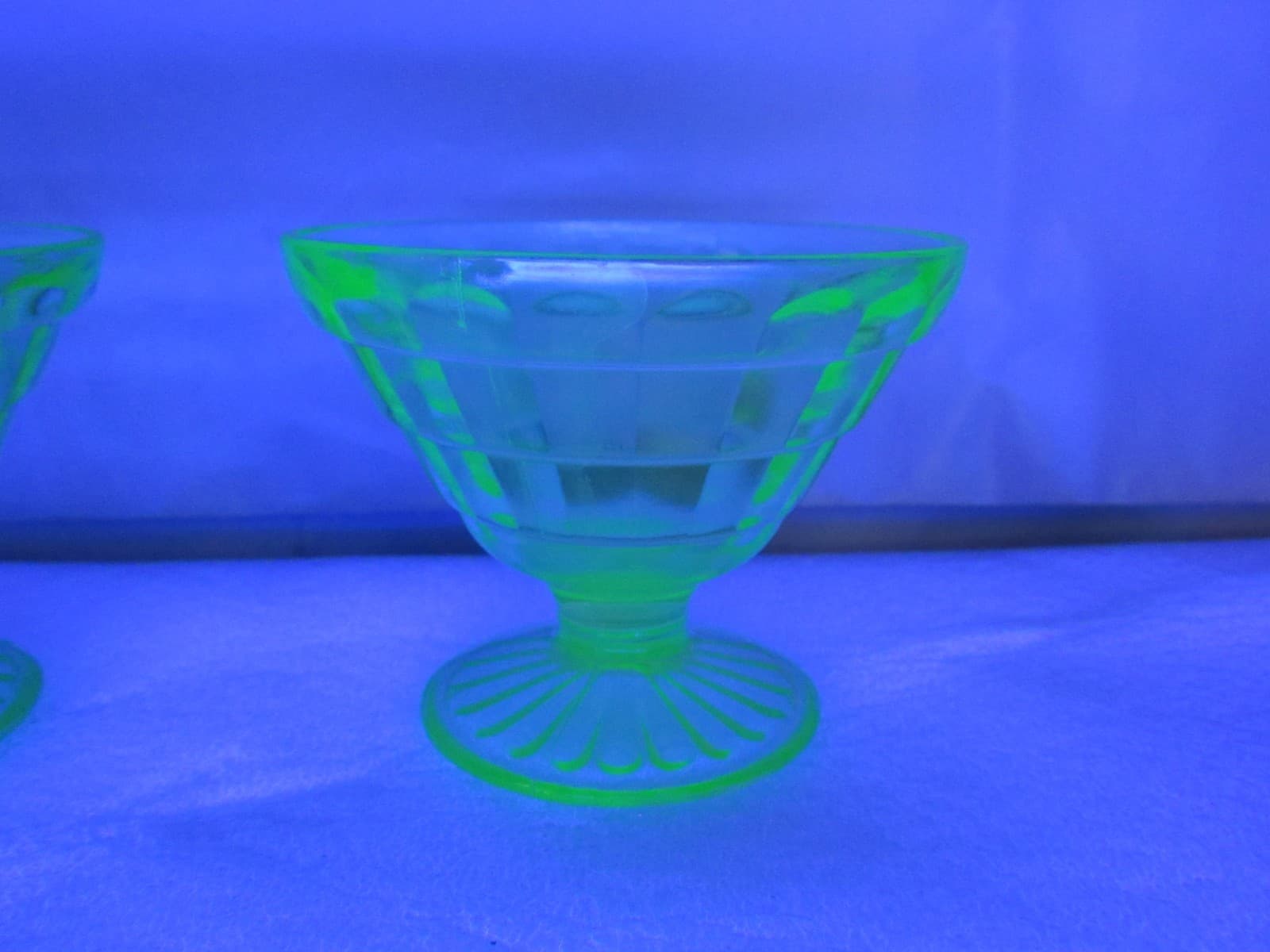 2 Uranium Depression Vaseline Glass Dessert Cups Green 3" (S89JJ) - Thumbnail 8