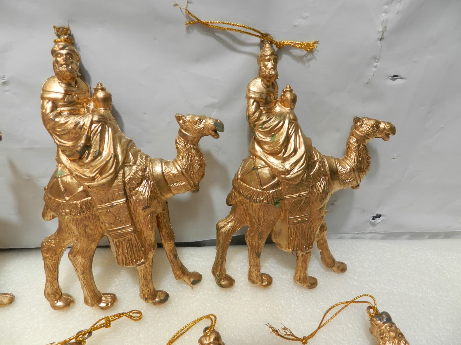 9 Vintage Plastic Bradford Wisemen Christmas Ornaments Gold 5 1/2" (Z6M) - Thumbnail 3
