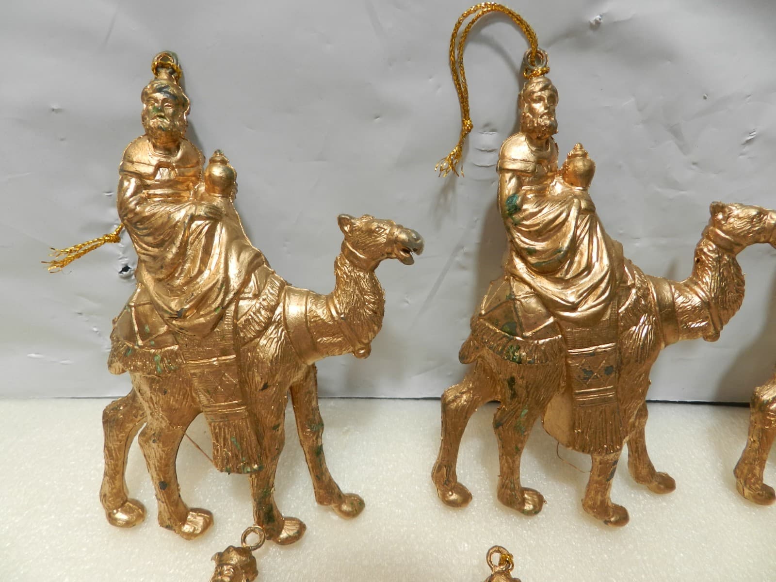 9 Vintage Plastic Bradford Wisemen Christmas Ornaments Gold 5 1/2" (Z6M) - Thumbnail 2