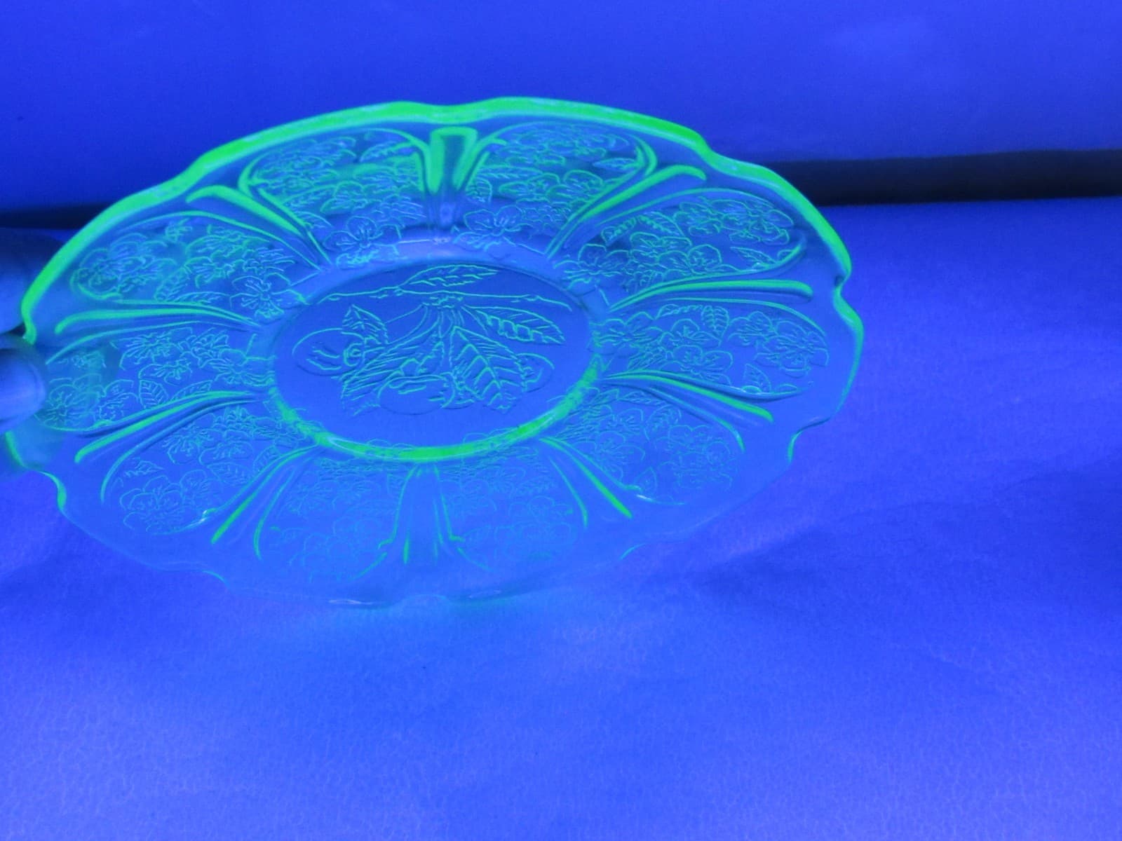 Vintage Depression Uranium/Vaseline Glass Scalloped Saucer 5.5" Floral S95JJ - Thumbnail 2