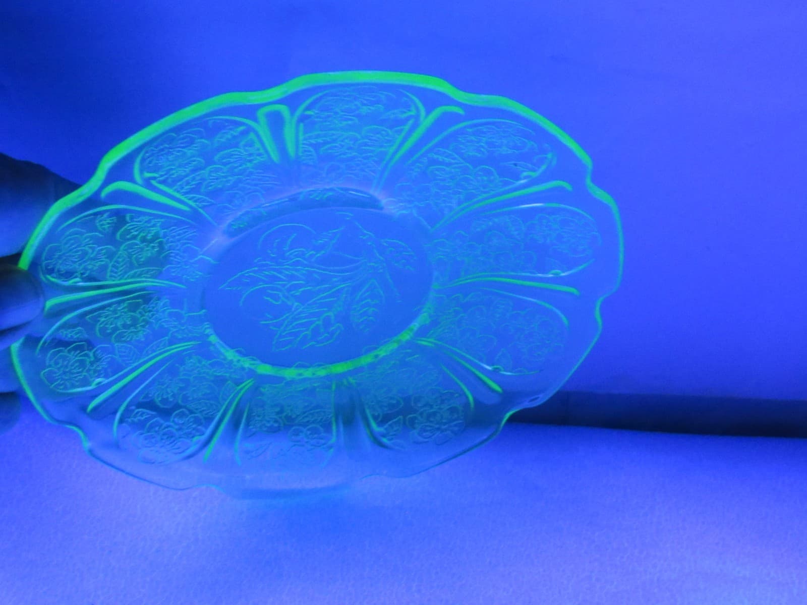Vintage Depression Uranium/Vaseline Glass Scalloped Saucer 5.5" Floral S95JJ - Thumbnail 3