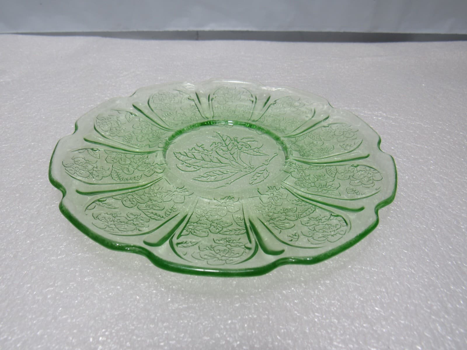 Vintage Depression Uranium/Vaseline Glass Scalloped Saucer 5.5" Floral S95JJ - Thumbnail 5