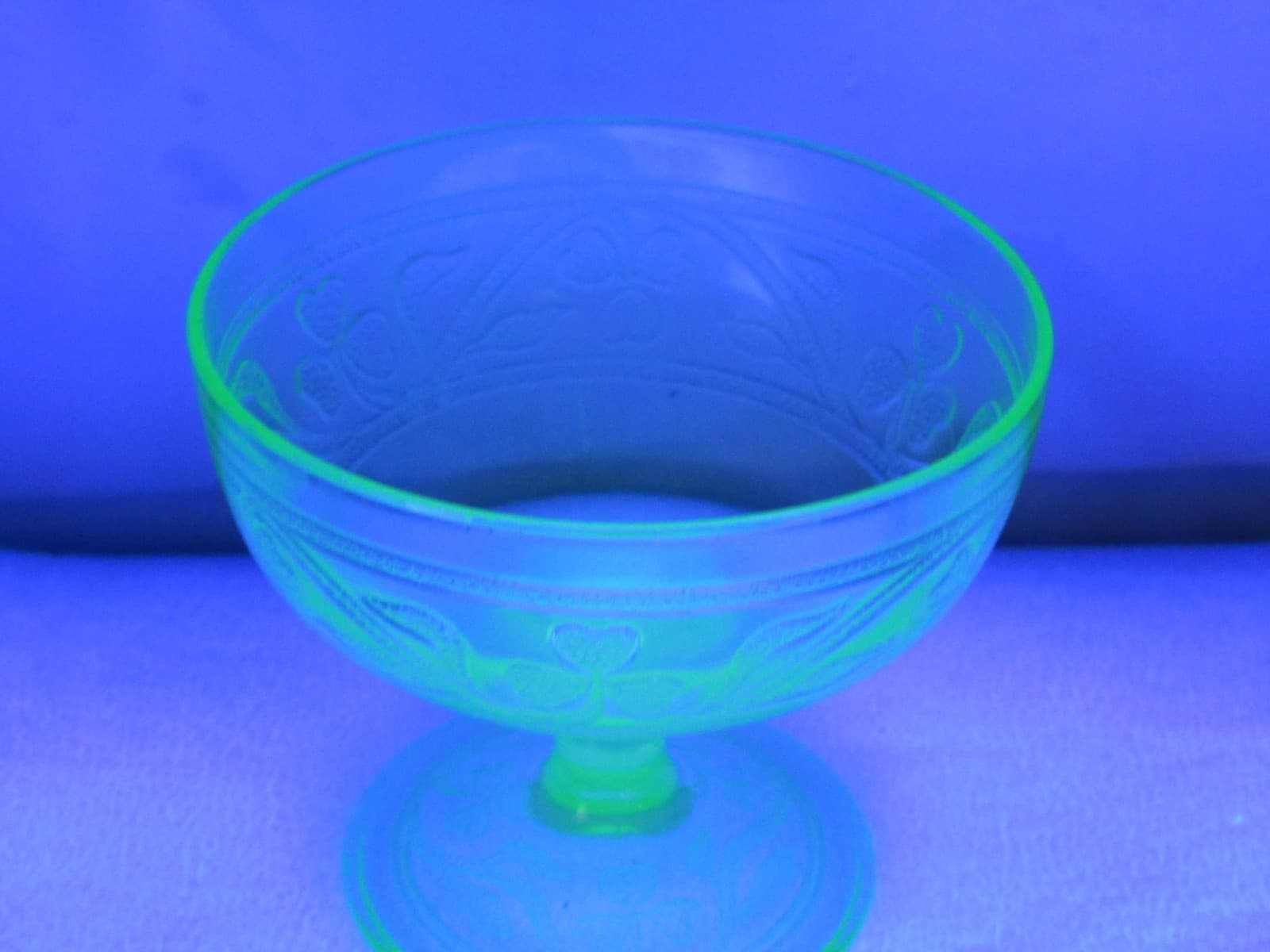 Hazel Atlas Green Cloverleaf Uranium Depression Glass Dessert Cup S97JJ - Thumbnail 2