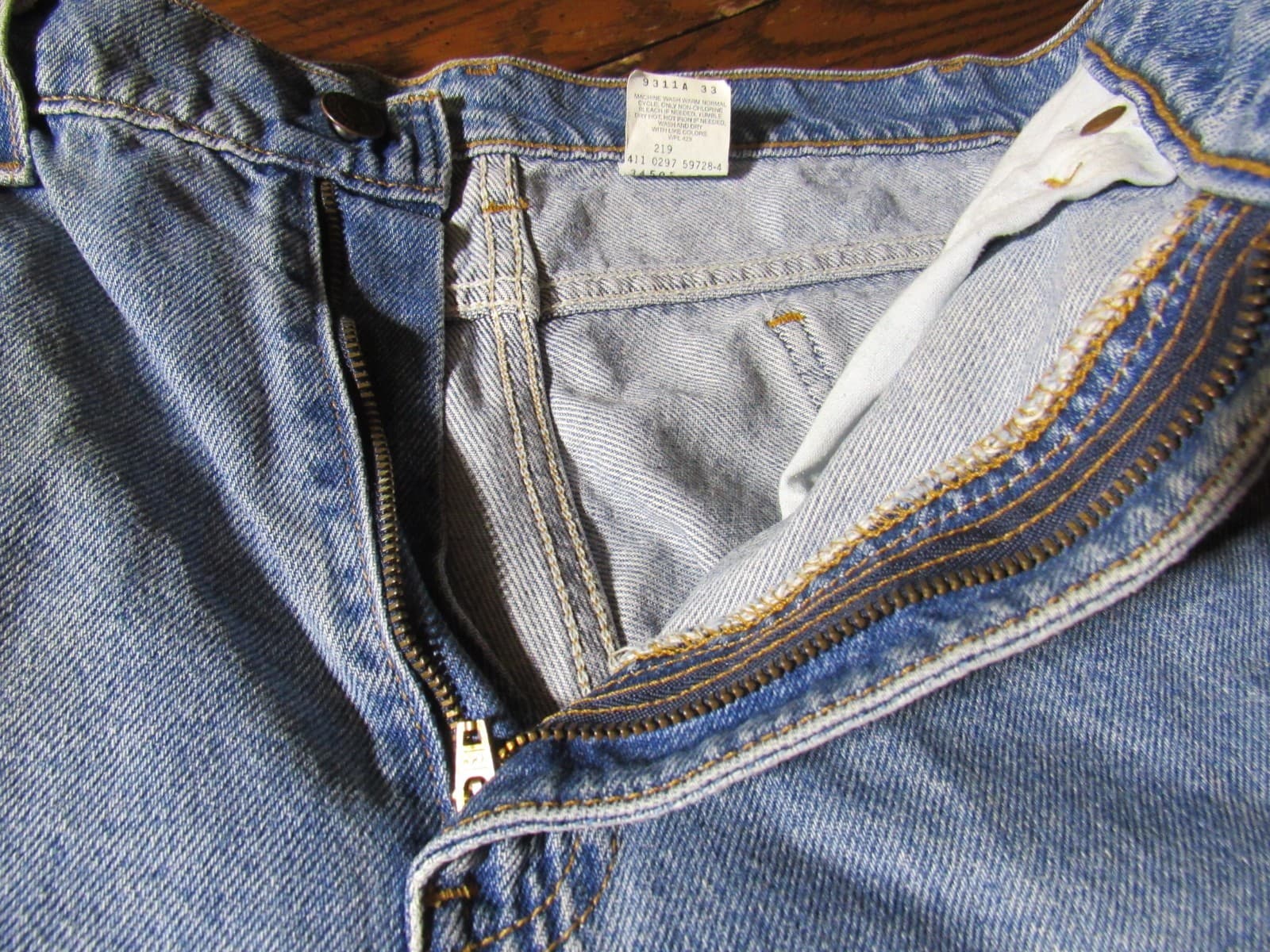 Levi's Men's 505 Regular Fit Vintage Shorts Light Blue Size 34 (V87JJ) - Thumbnail 6