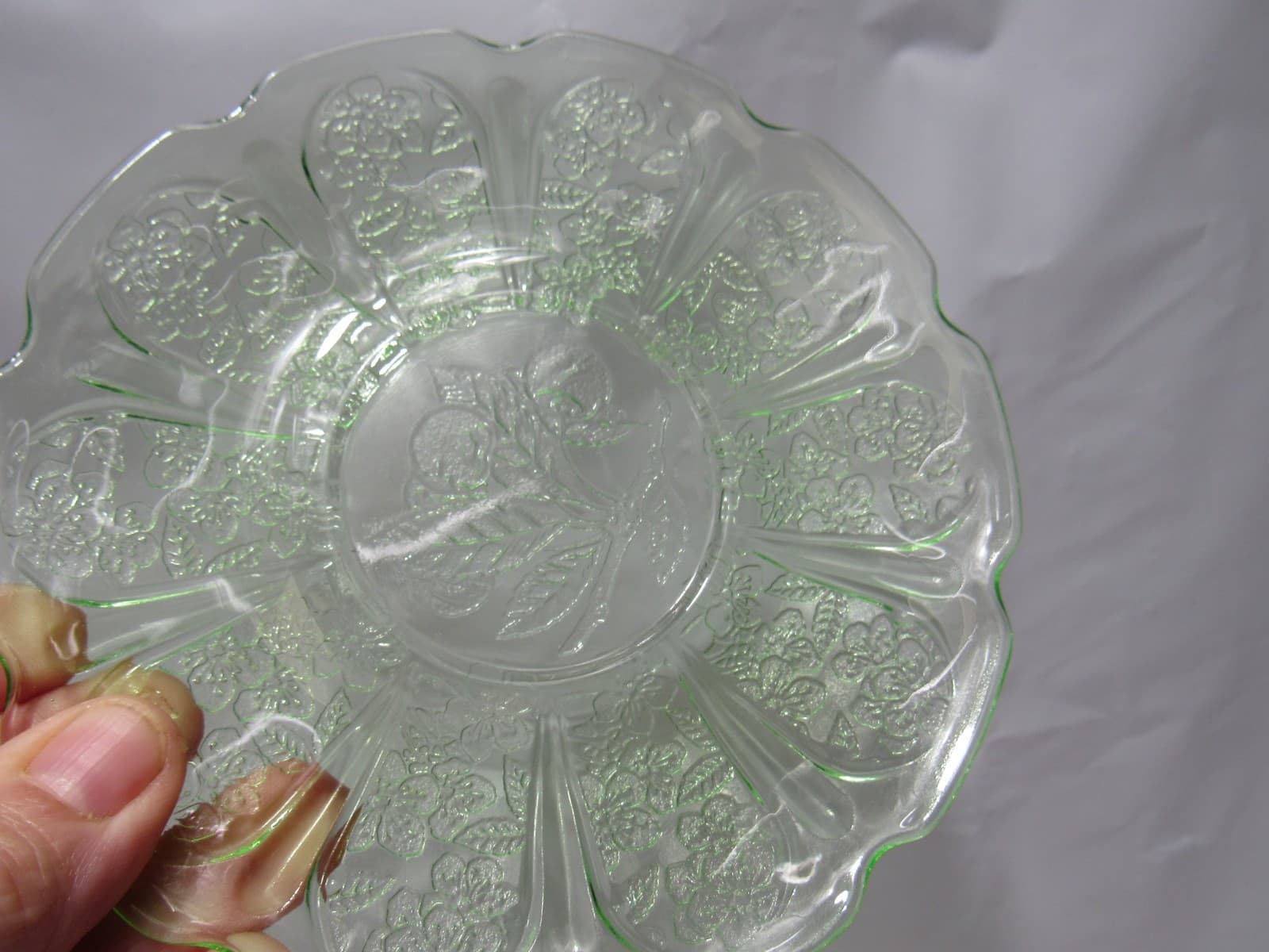 Vintage Depression Uranium/Vaseline Glass Scalloped Saucer 5.5" Floral S95JJ - Thumbnail 7