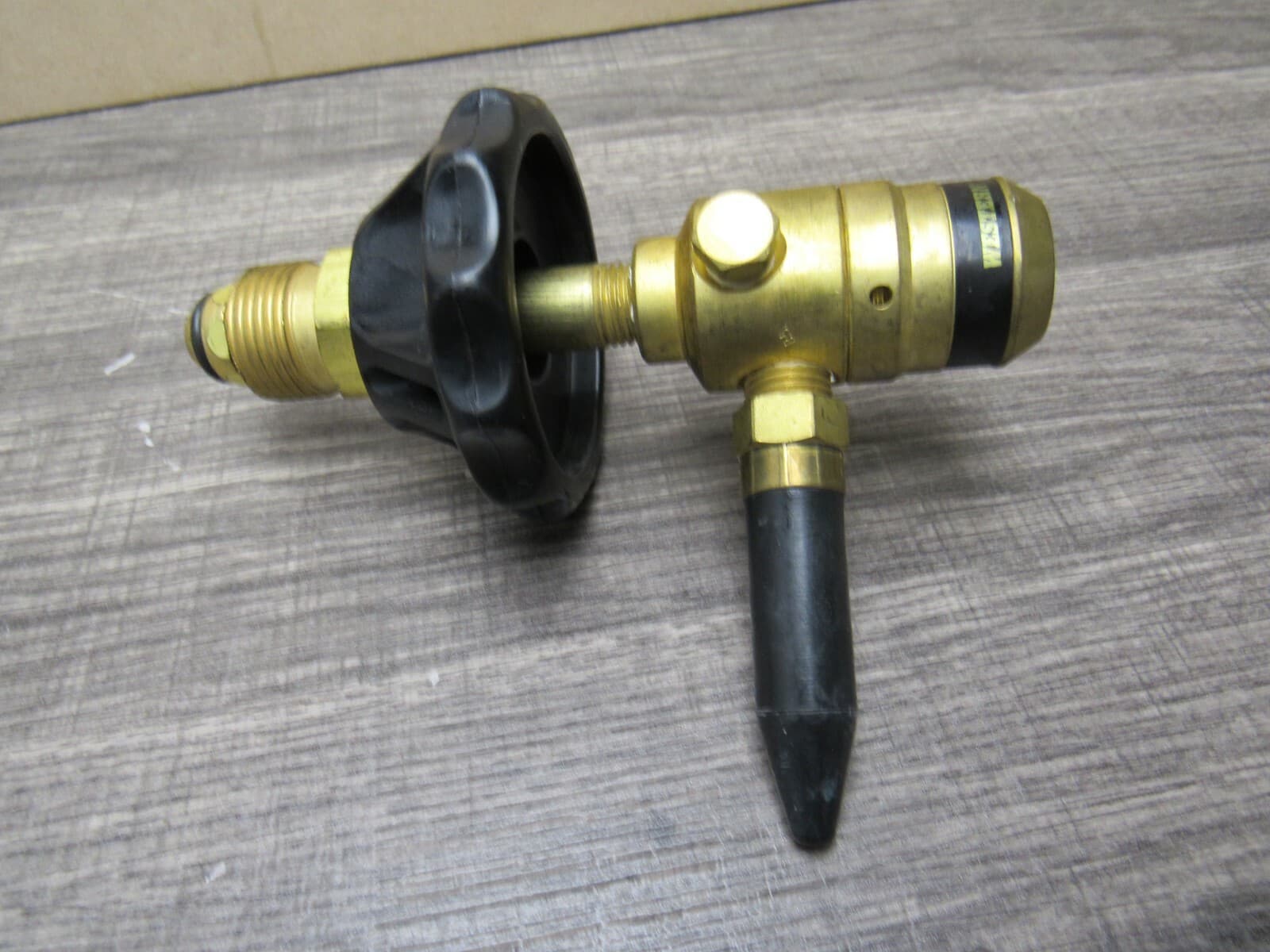 Western Compressed Gas Regulator for Helium Balloons RPB-6 Series (J) - Thumbnail 2