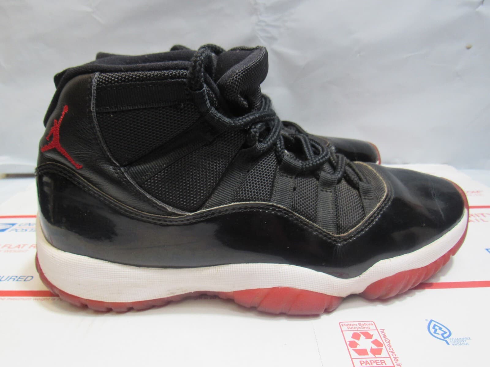 Jordan 11 Retro High Bred 2019 Size 8.5 378037-061 Black Red White (L32J) - Thumbnail 4