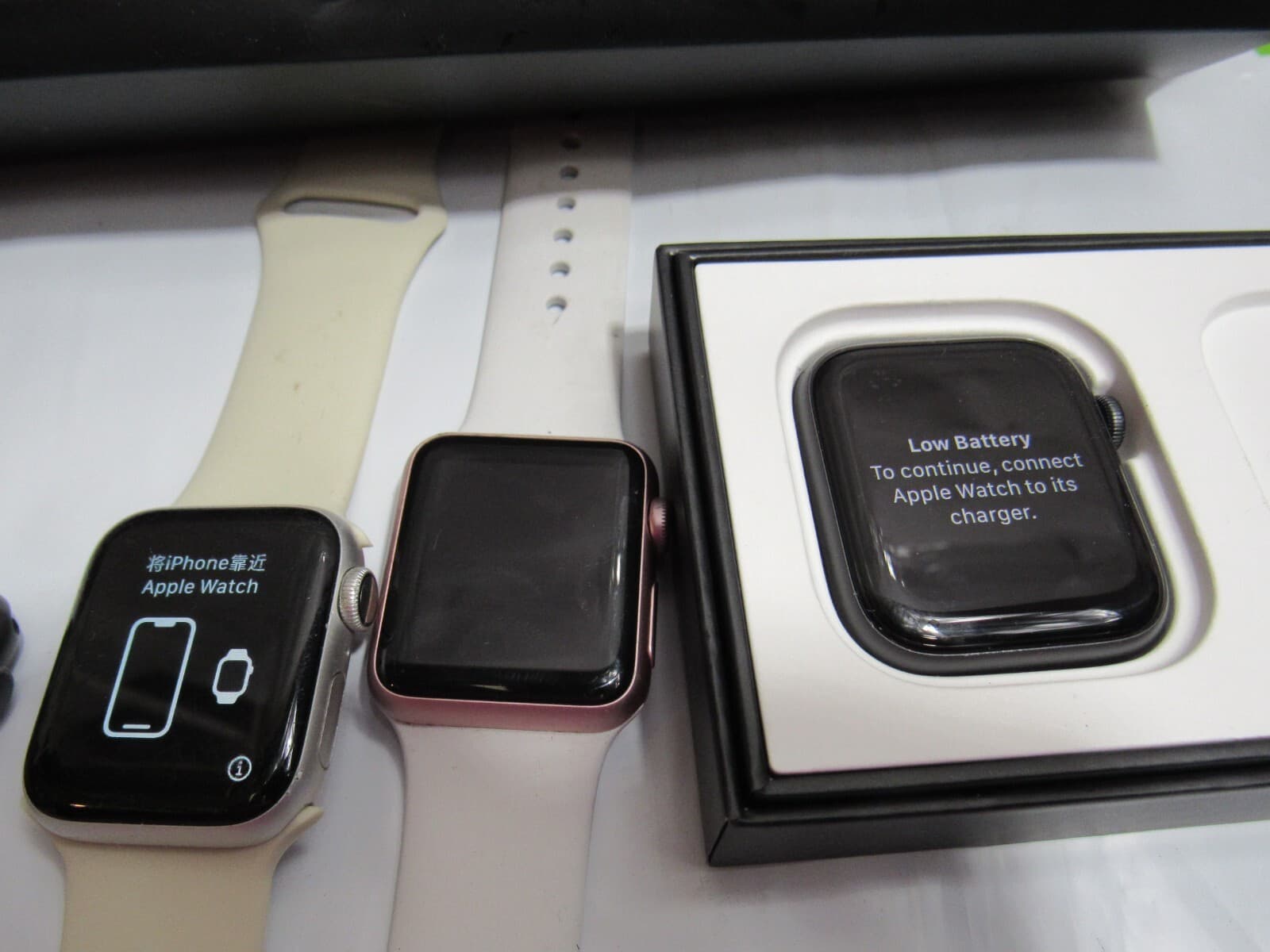 4 Apple Watches Series 1, 3, 4, SE Nike K51K - Thumbnail 9