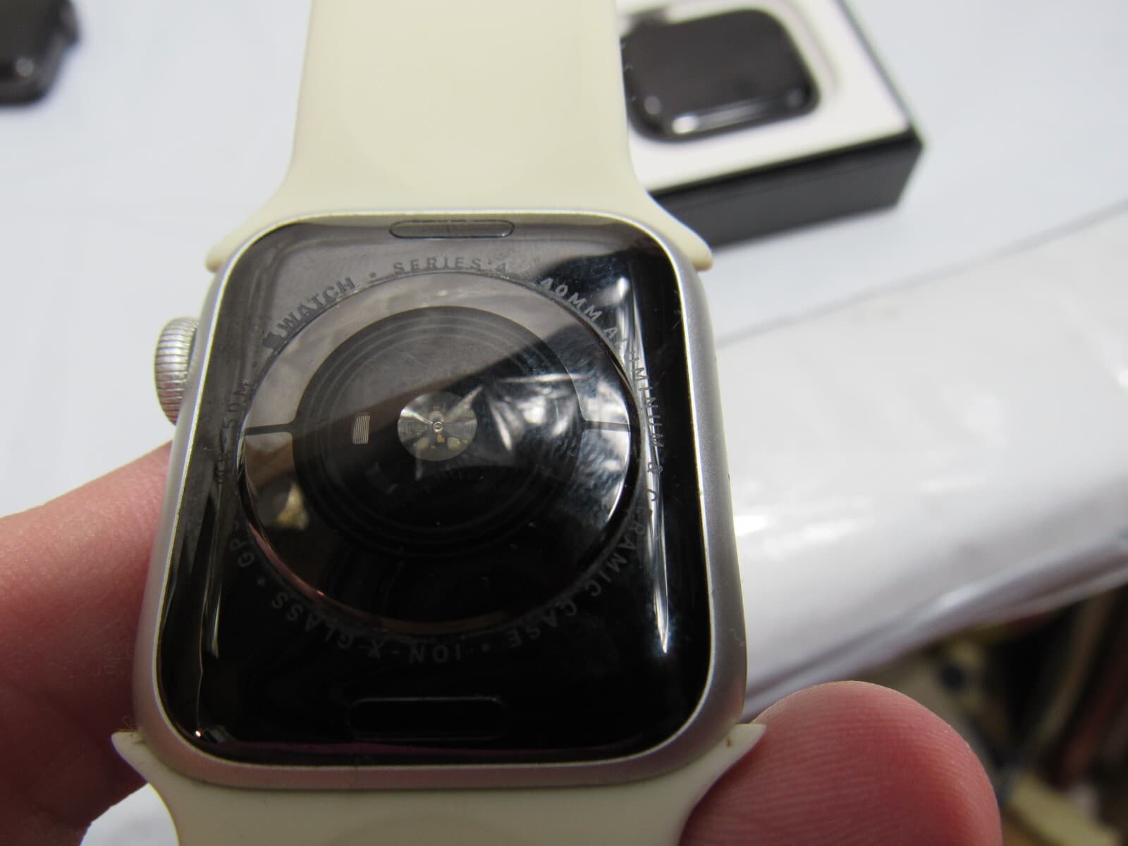 4 Apple Watches Series 1, 3, 4, SE Nike K51K - Thumbnail 3