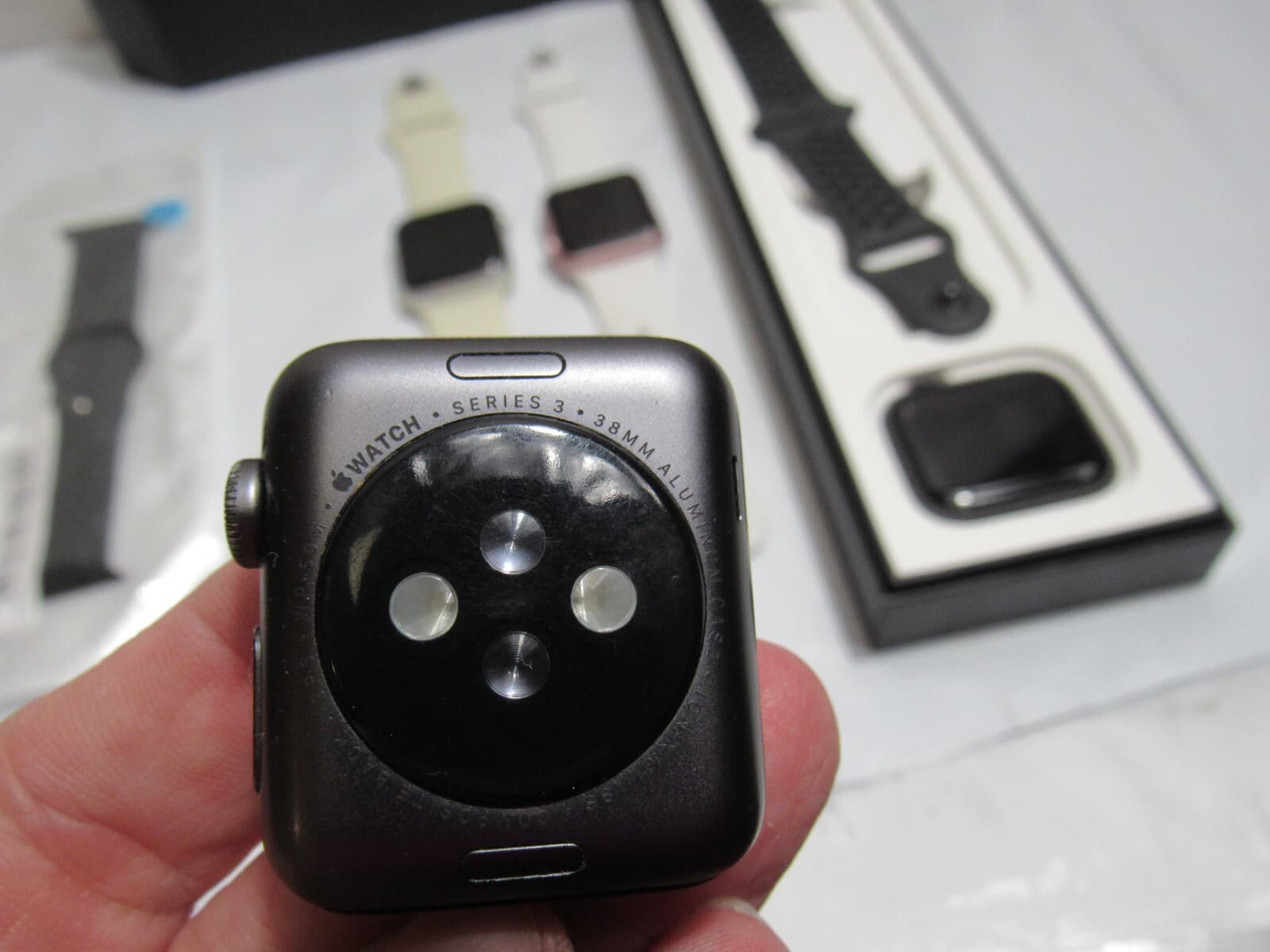 4 Apple Watches Series 1, 3, 4, SE Nike K51K - Thumbnail 2