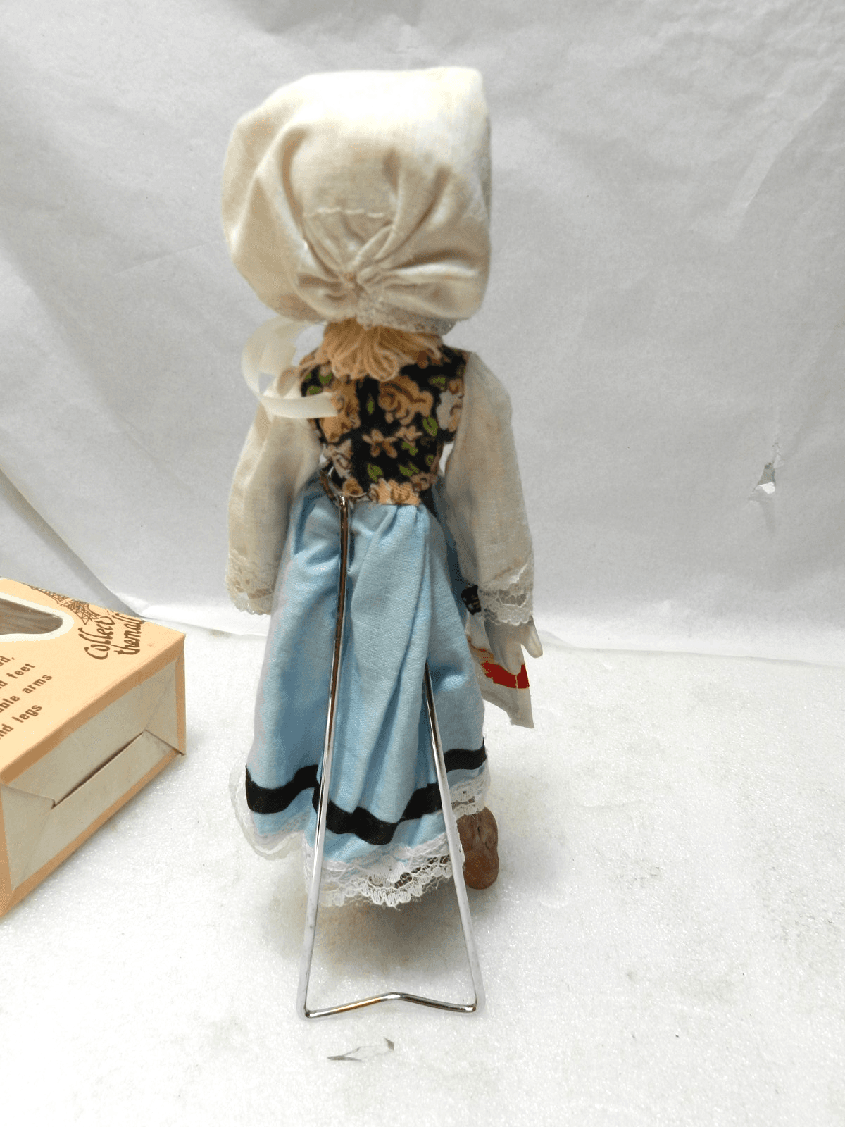 Vintage Doll Treasures Porcelain Dolls of the World Switzerland (K7J) - Thumbnail 6