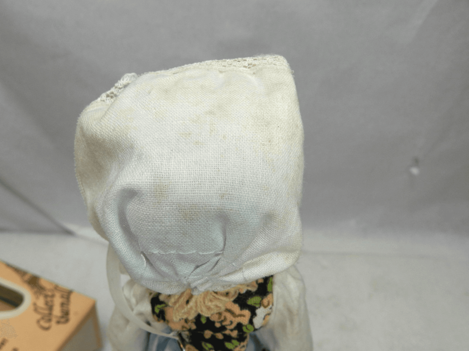 Vintage Doll Treasures Porcelain Dolls of the World Switzerland (K7J) - Thumbnail 7