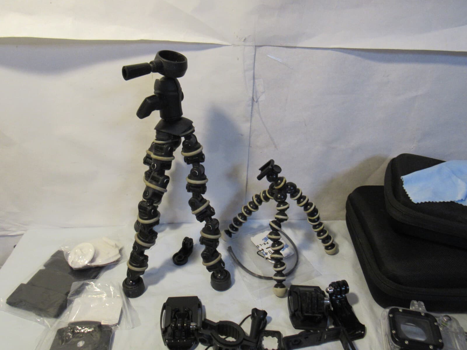 GoPro Hero 3+ Apeman 30 Lot with accessories Parts or Repair A91M - Thumbnail 6