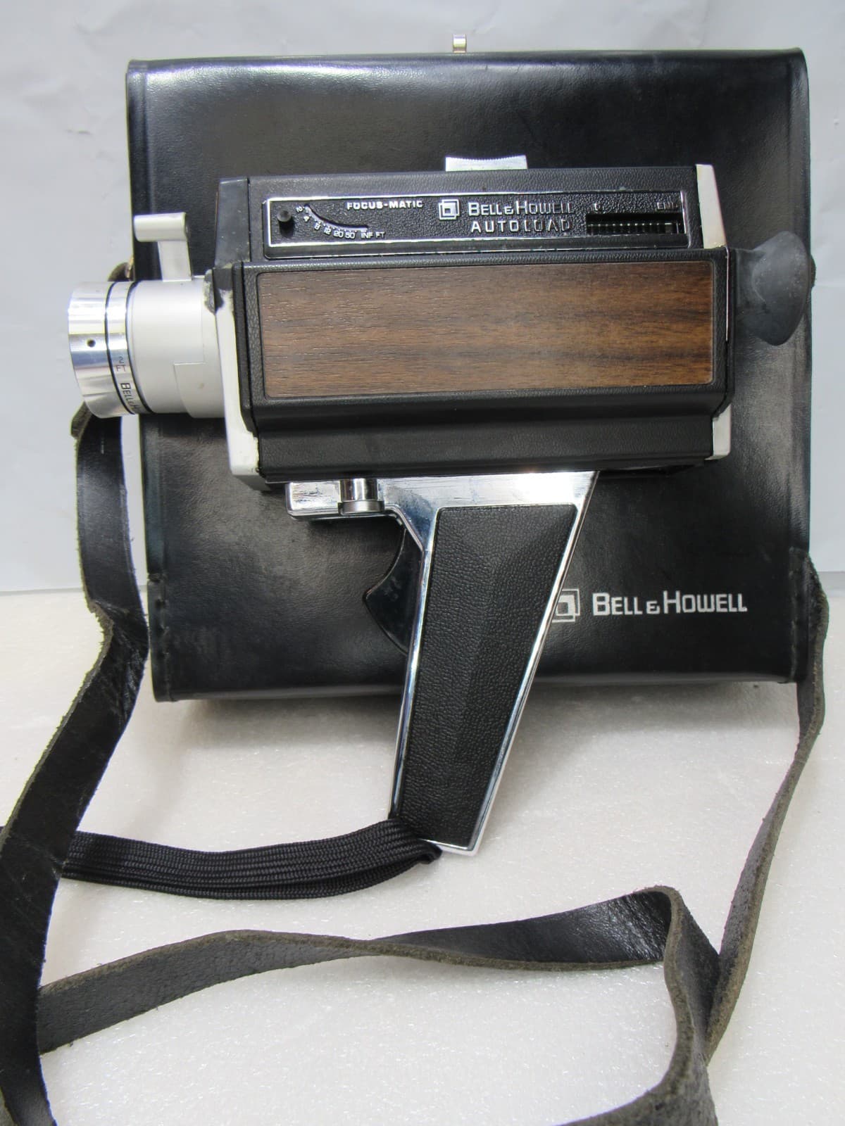Bell and Howell Super 8 Movie Camera Model 374 comes with Sun Gun Light U30K - Thumbnail 3