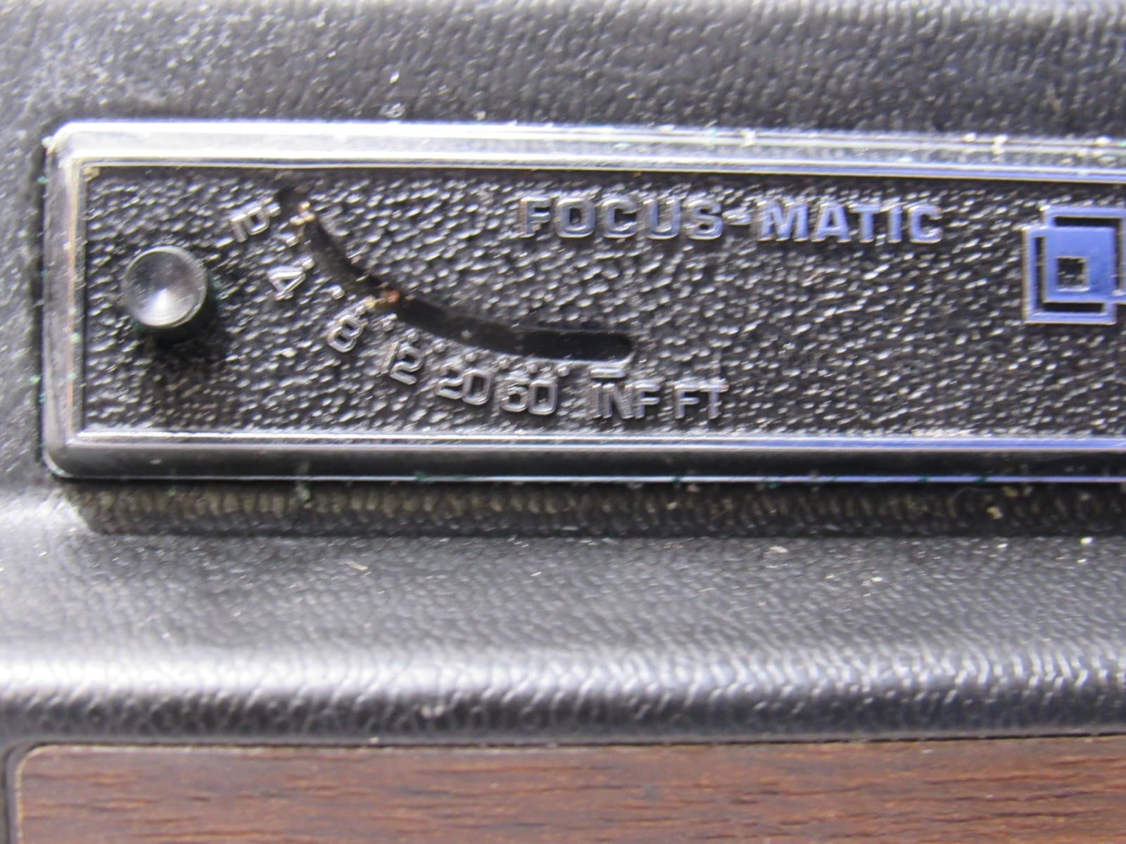 Bell and Howell Super 8 Movie Camera Model 374 comes with Sun Gun Light U30K - Thumbnail 4