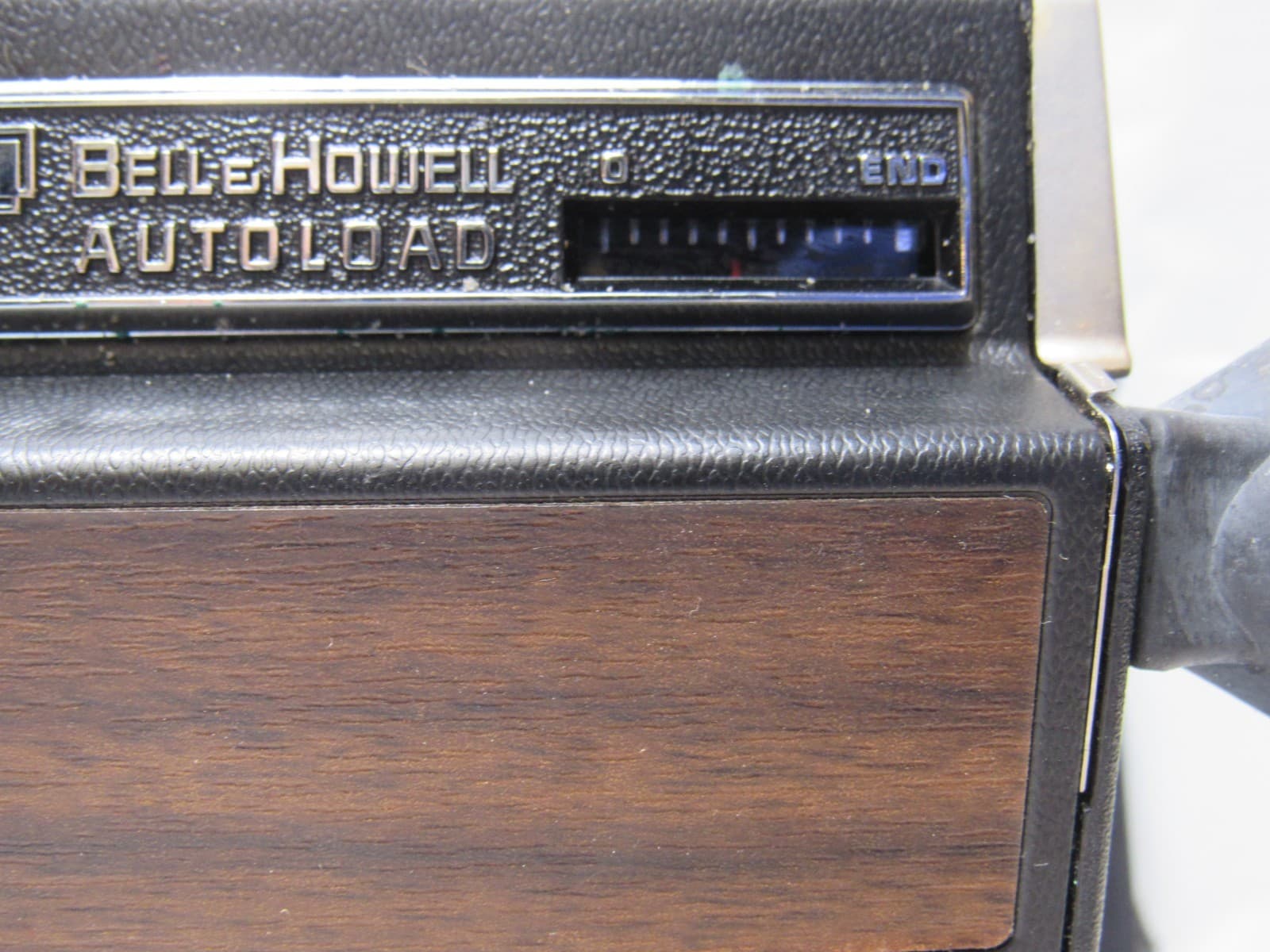 Bell and Howell Super 8 Movie Camera Model 374 comes with Sun Gun Light U30K - Thumbnail 6