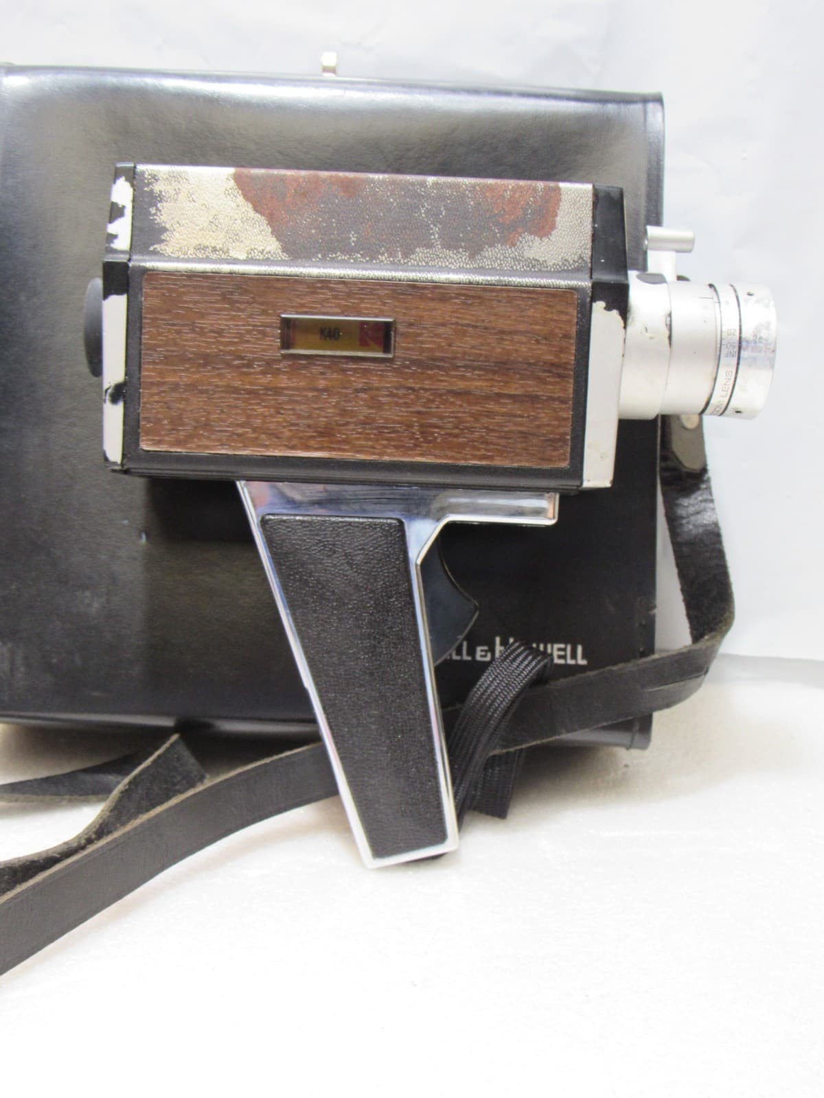 Bell and Howell Super 8 Movie Camera Model 374 comes with Sun Gun Light U30K - Thumbnail 8