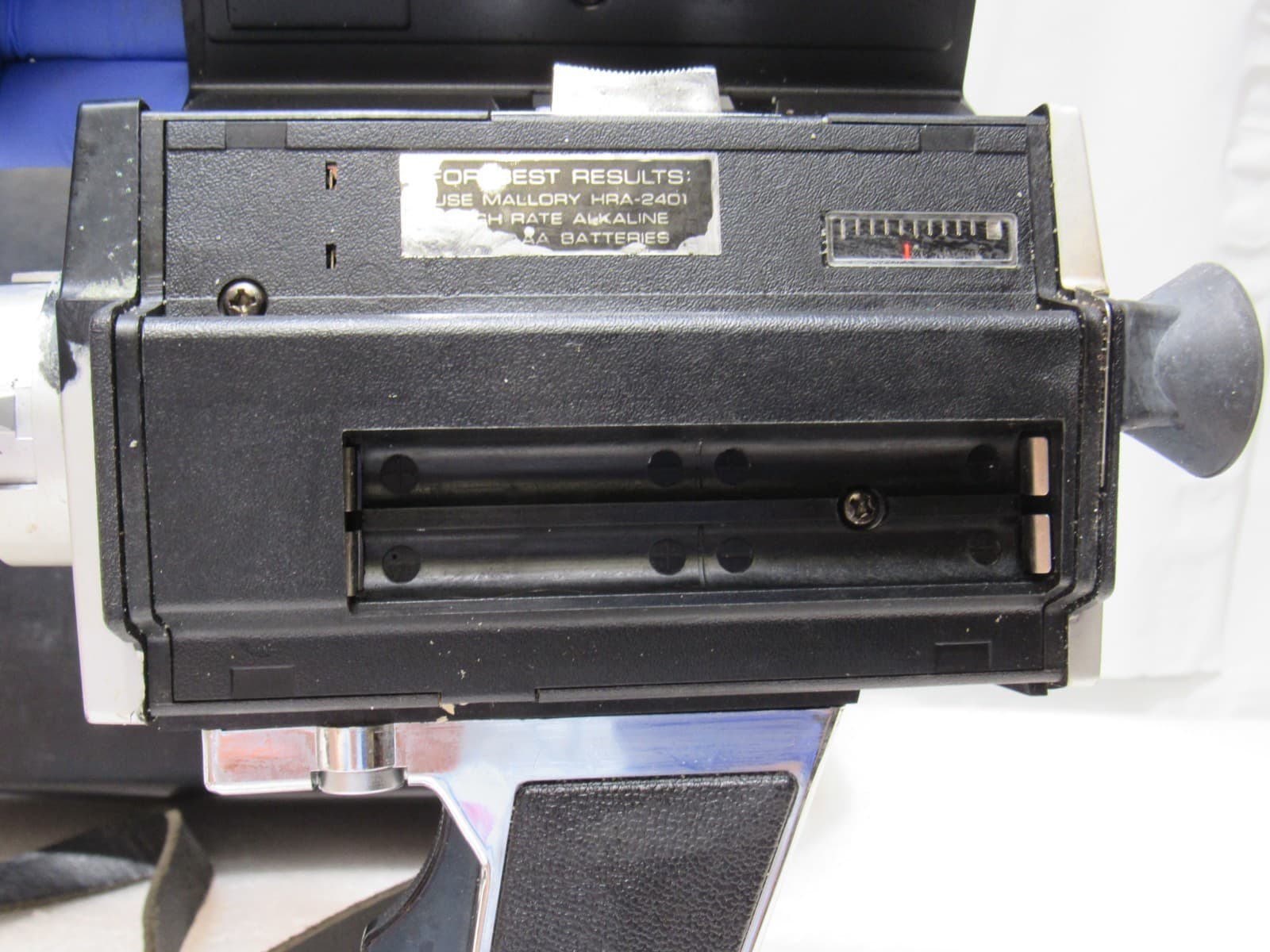Bell and Howell Super 8 Movie Camera Model 374 comes with Sun Gun Light U30K - Thumbnail 12