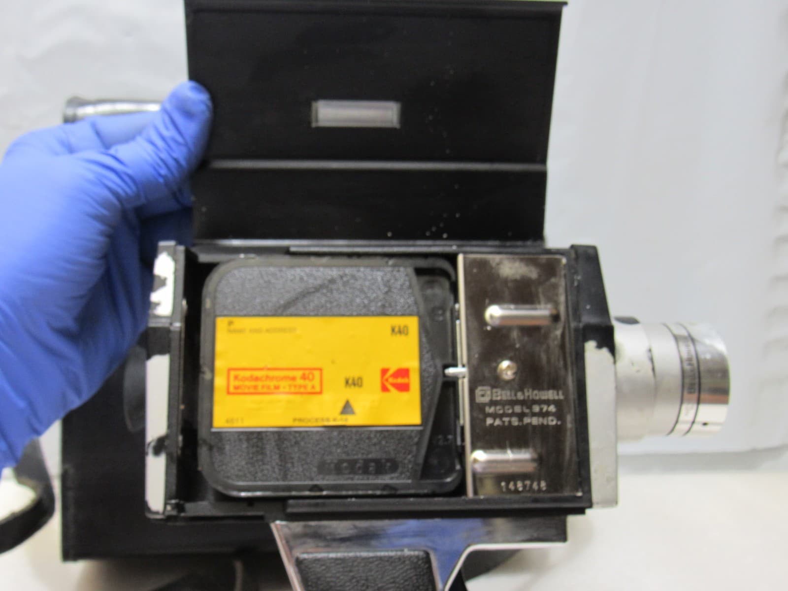 Bell and Howell Super 8 Movie Camera Model 374 comes with Sun Gun Light U30K - Thumbnail 13