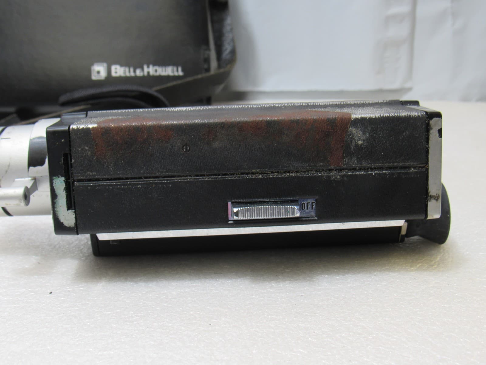 Bell and Howell Super 8 Movie Camera Model 374 comes with Sun Gun Light U30K - Thumbnail 7