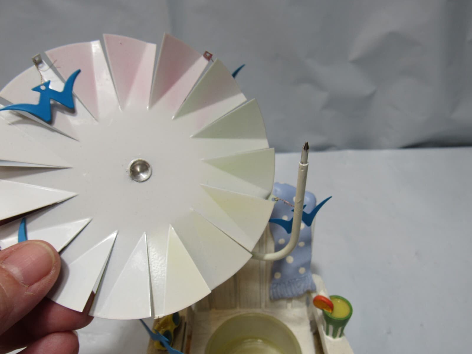 Yankee Candle Beach Chair with Spinning Umbrella 1190515 Tealite Candle O95M - Thumbnail 6
