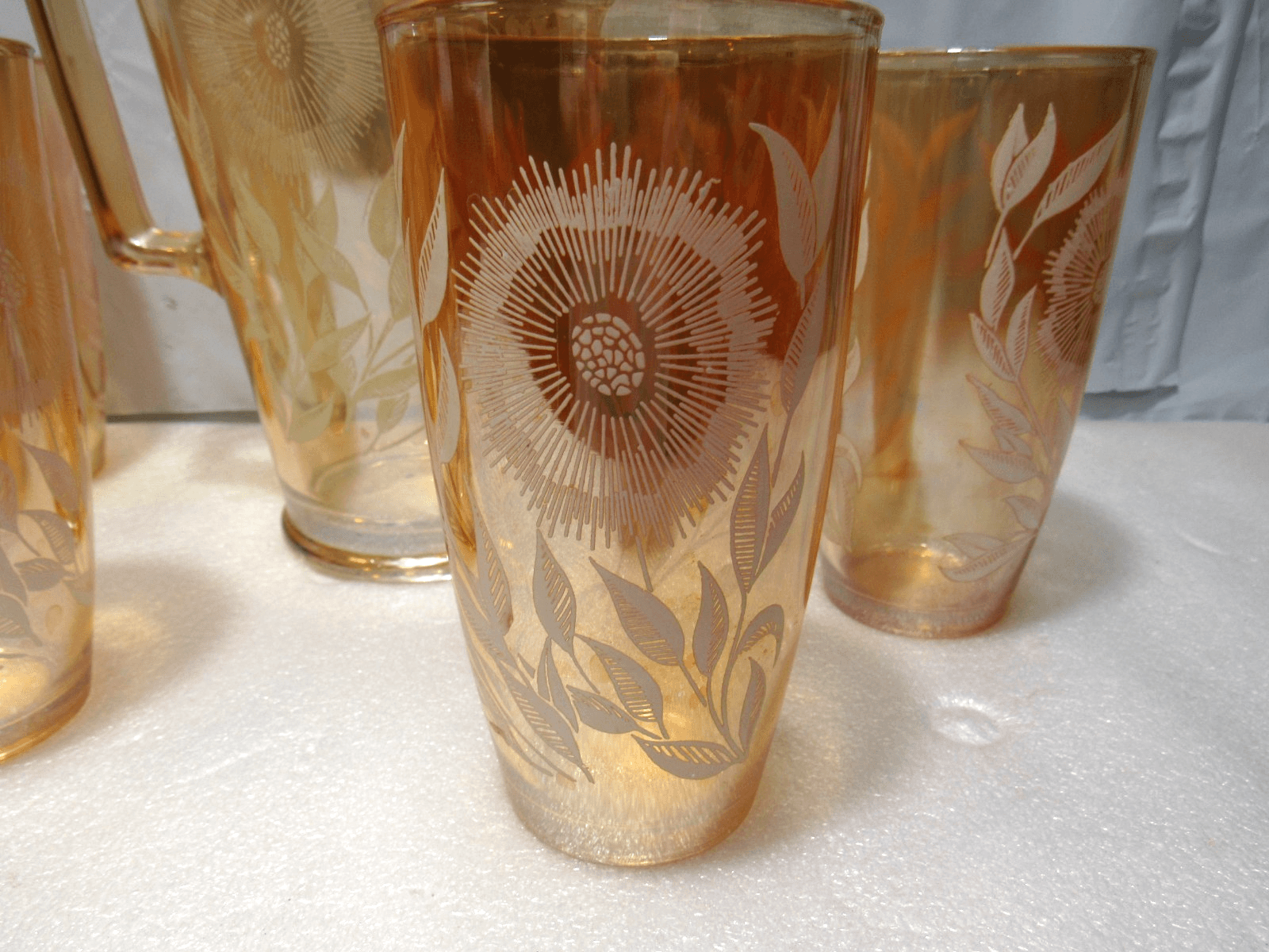 Vintage JEANETTE 1950s Marigold Carnival Glass Pitcher/6 Cups White Cosmos U38JJ - Thumbnail 3