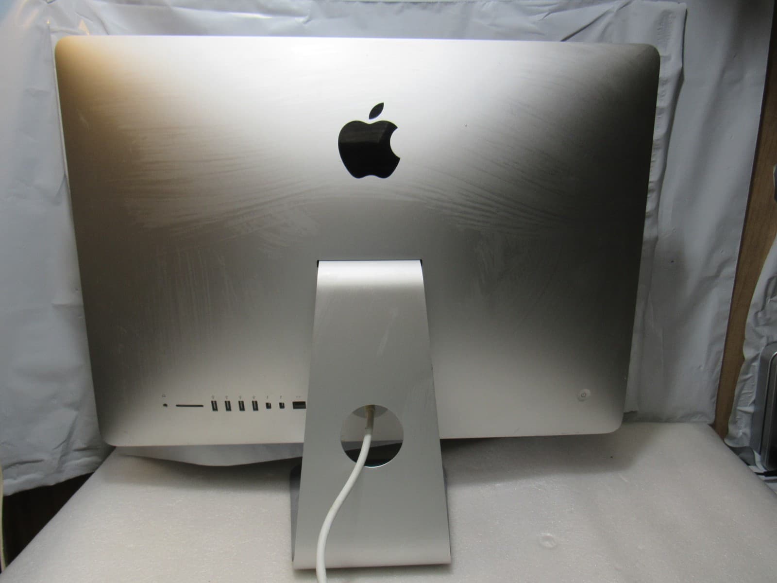 2015 Apple iMac 21.5" A1418 Retina 4K Core i5 3.1GHz 8GB (U39K) - Thumbnail 4