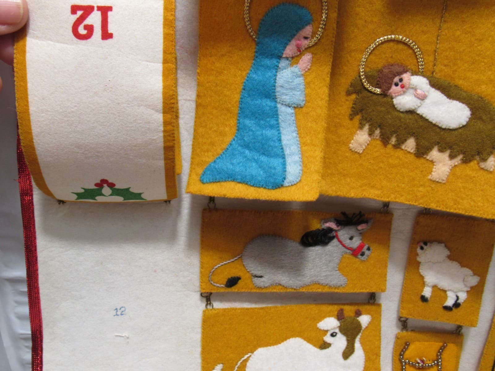 Dicksons Nativity Theme Crimson Gold & Fern 12 x 29 Felt Advent Calendar B98J - Thumbnail 13
