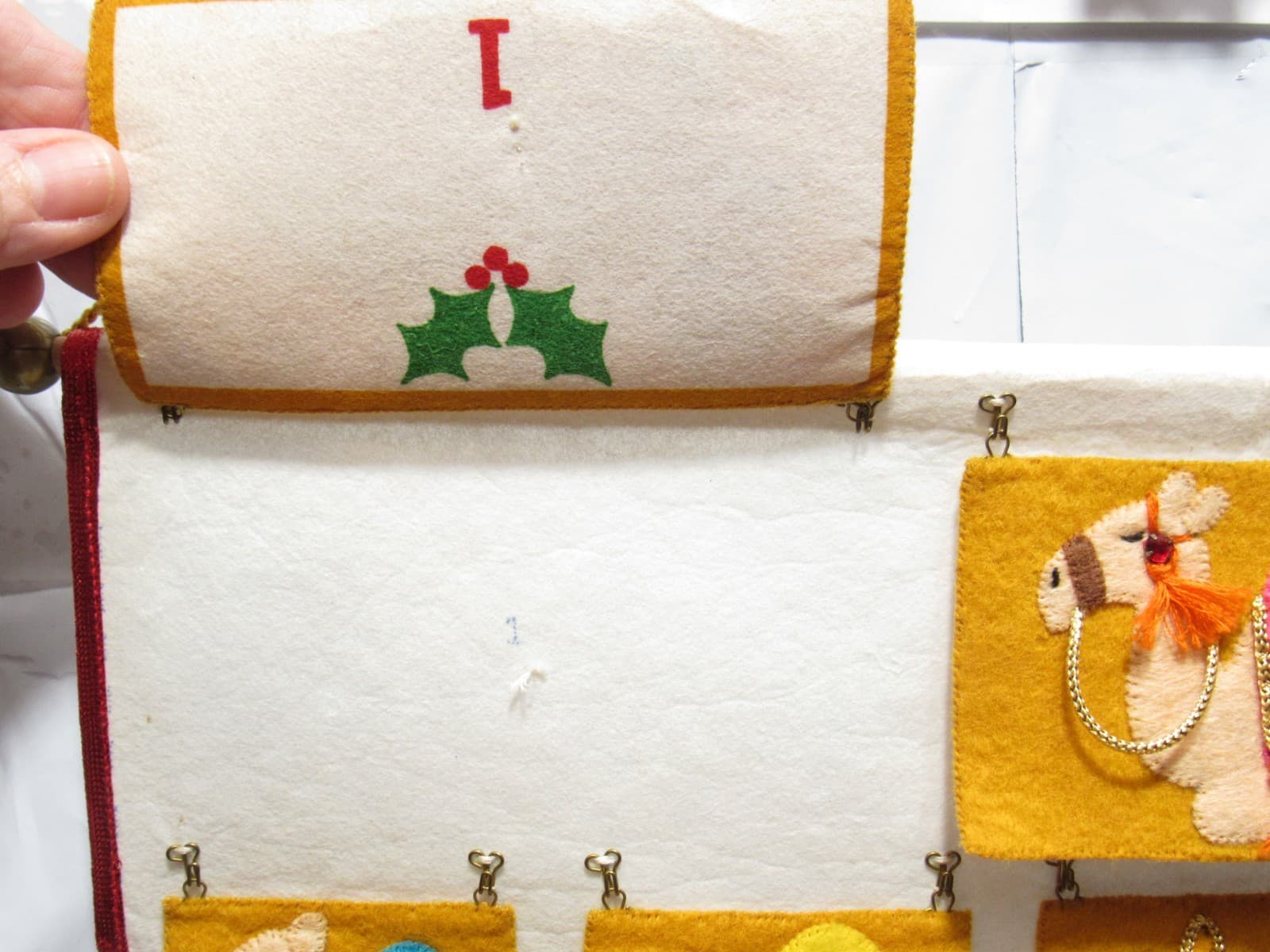 Dicksons Nativity Theme Crimson Gold & Fern 12 x 29 Felt Advent Calendar B98J - Thumbnail 5