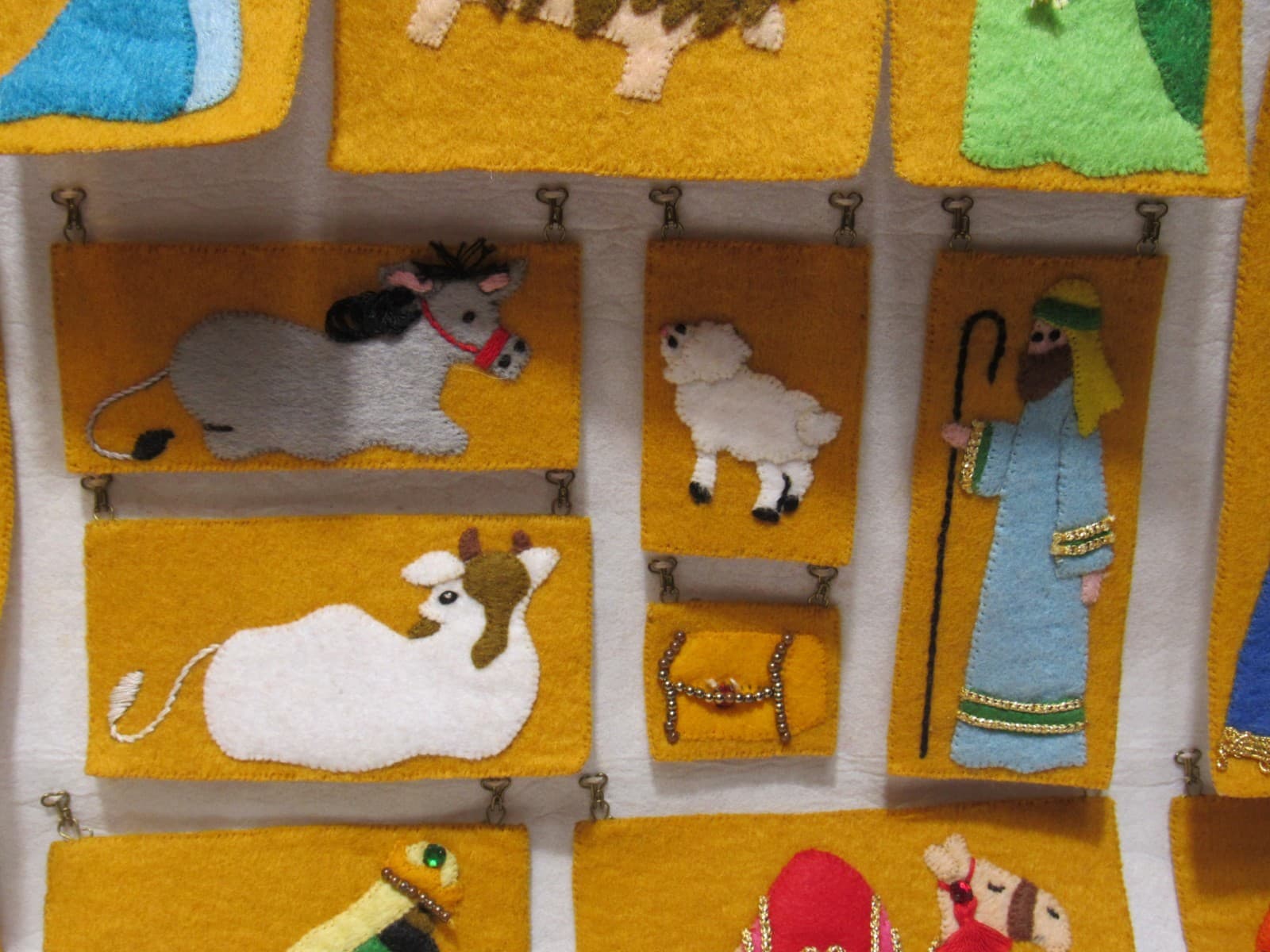Dicksons Nativity Theme Crimson Gold & Fern 12 x 29 Felt Advent Calendar B98J - Thumbnail 11