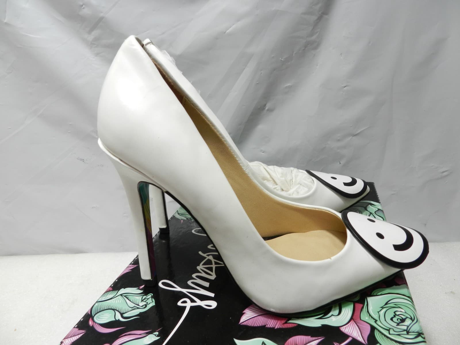 Taylor Says Be Happy White Leather Heels Stiletto Size 5.5 New (H94M) - Thumbnail 5