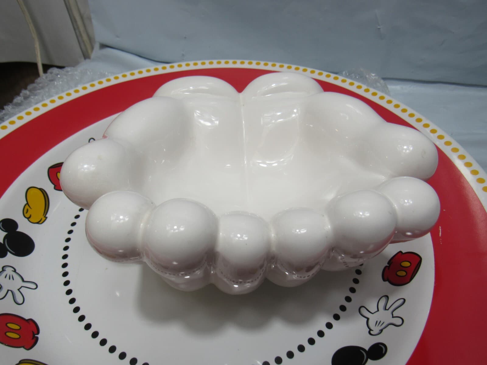 Mickey Mouse 13" Serving Bowl Disney Theme Parks/Treasure Craft Mickey Hands N16 - Thumbnail 14