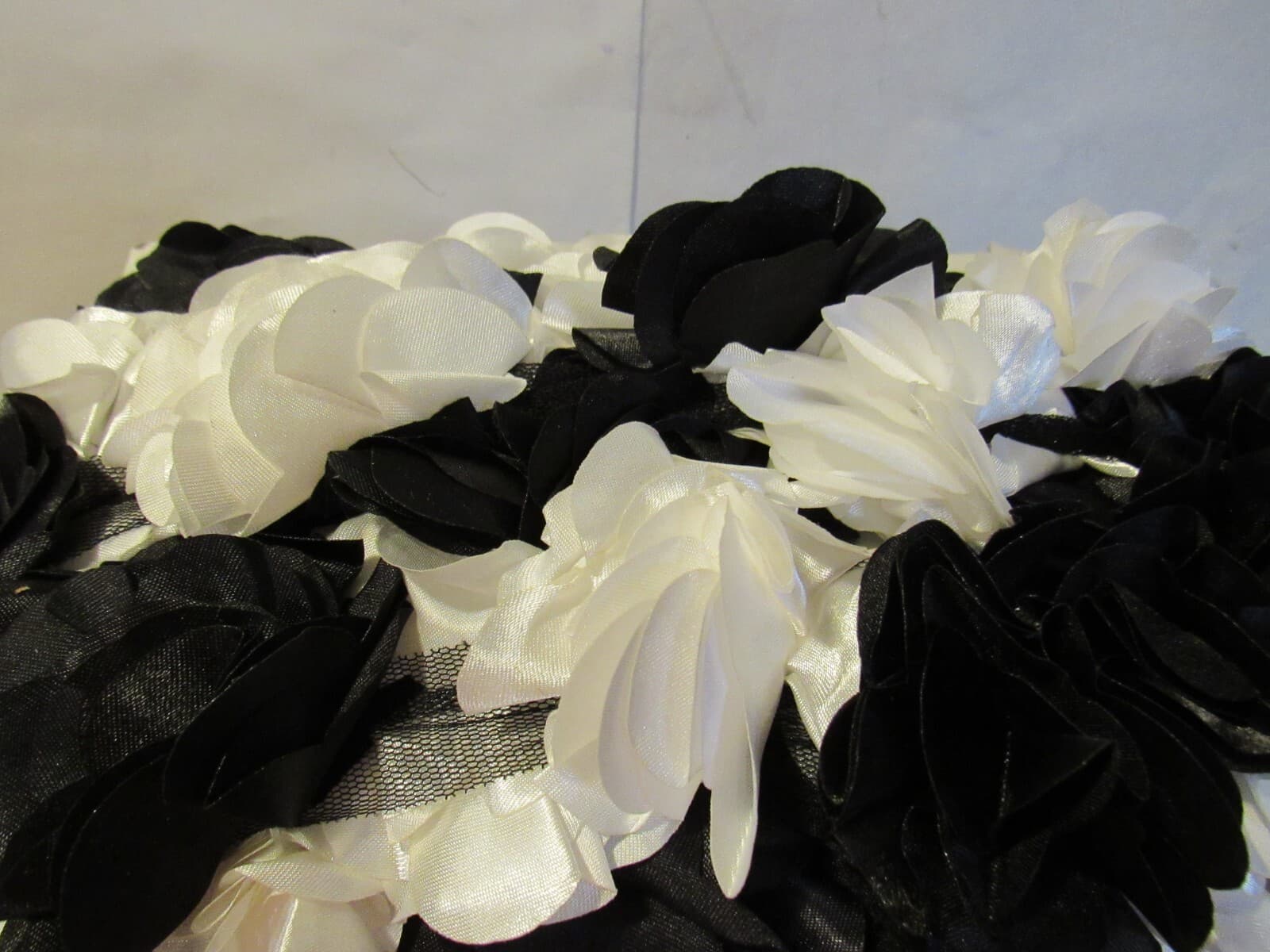 10 Yards Flower Trim Embellishment Black White New X79J - Thumbnail 4