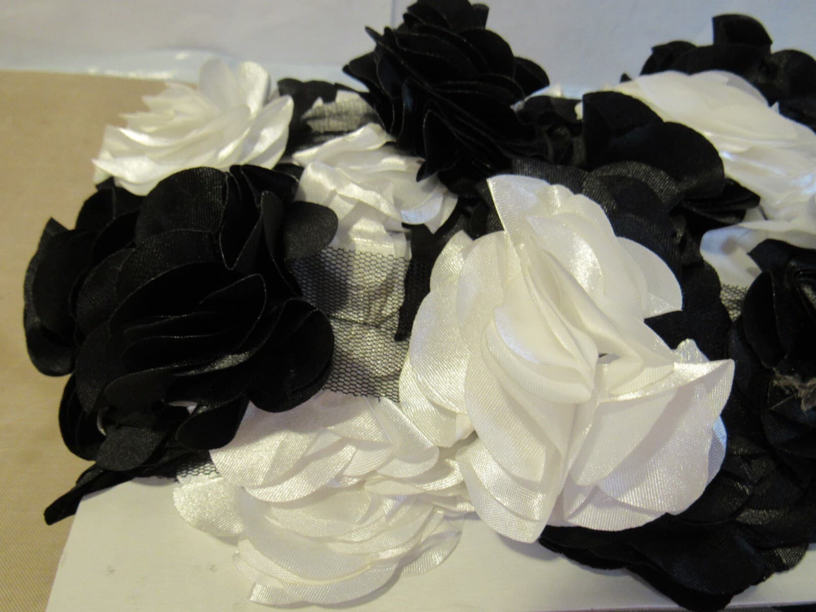 10 Yards Flower Trim Embellishment Black White New X79J - Thumbnail 2