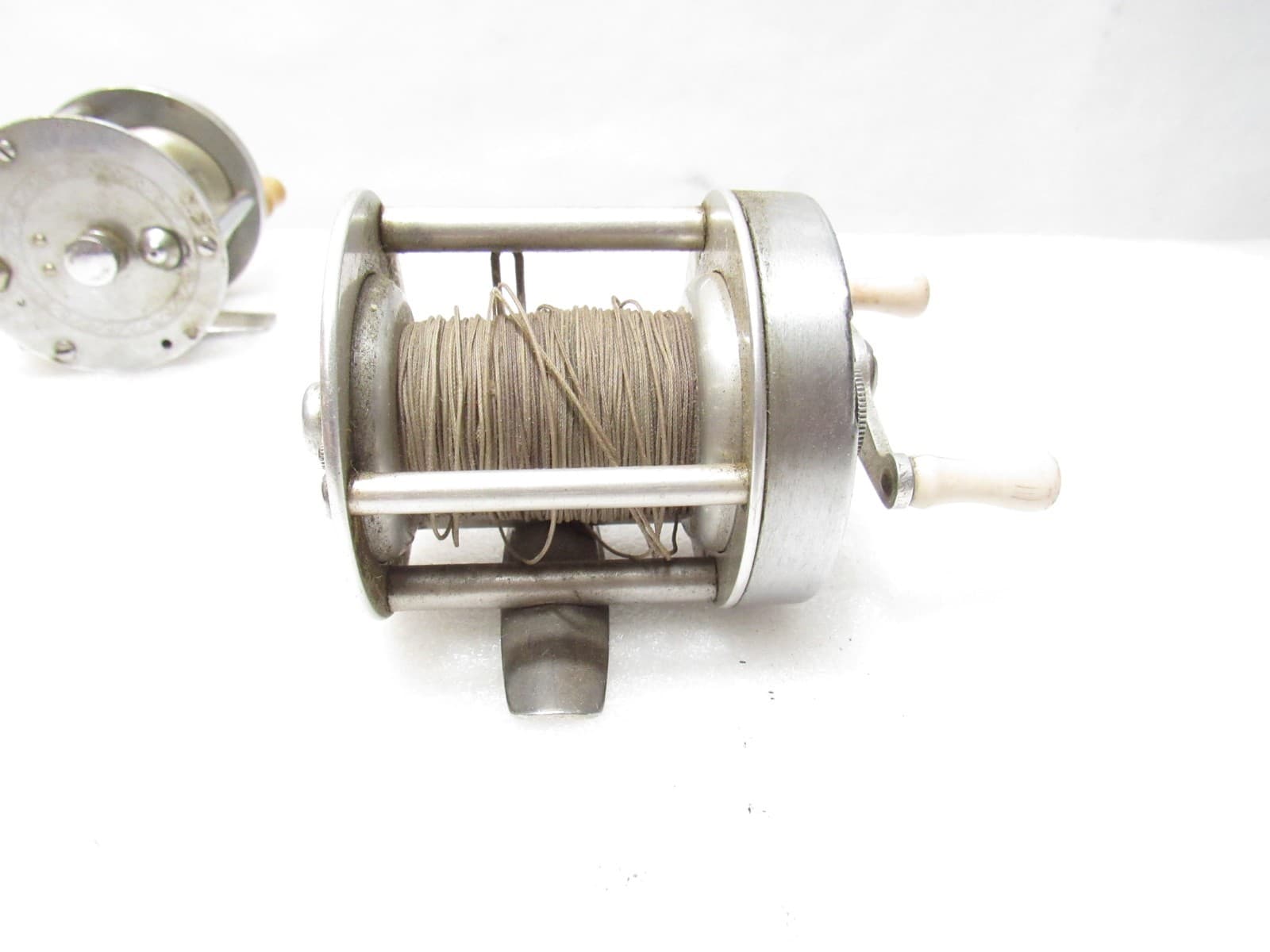 2 Vintage Fishing Casting Reels Pflueger Trump 1943 & Langley Lakecast 350 D94JJ - Thumbnail 9