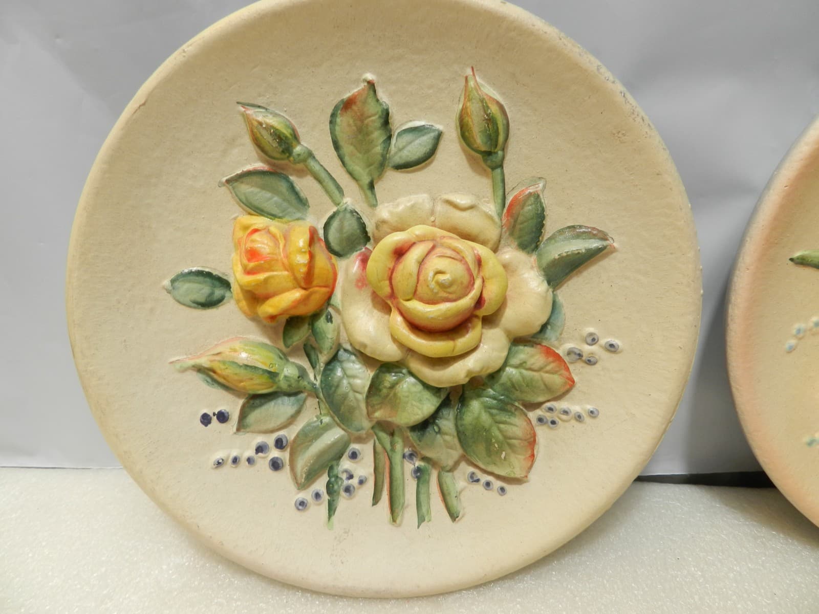 Two Vintage 1962 Napco Bossons England Floral 3D 6" Wall Plates- Chalkware Z96J - Thumbnail 2