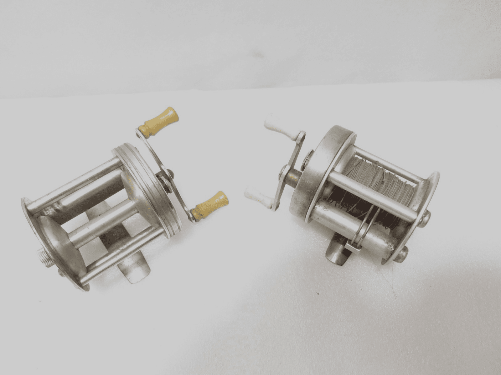 2 Vintage Fishing Casting Reels Pflueger Trump 1943 & Langley Lakecast 350 D94JJ - Thumbnail 2