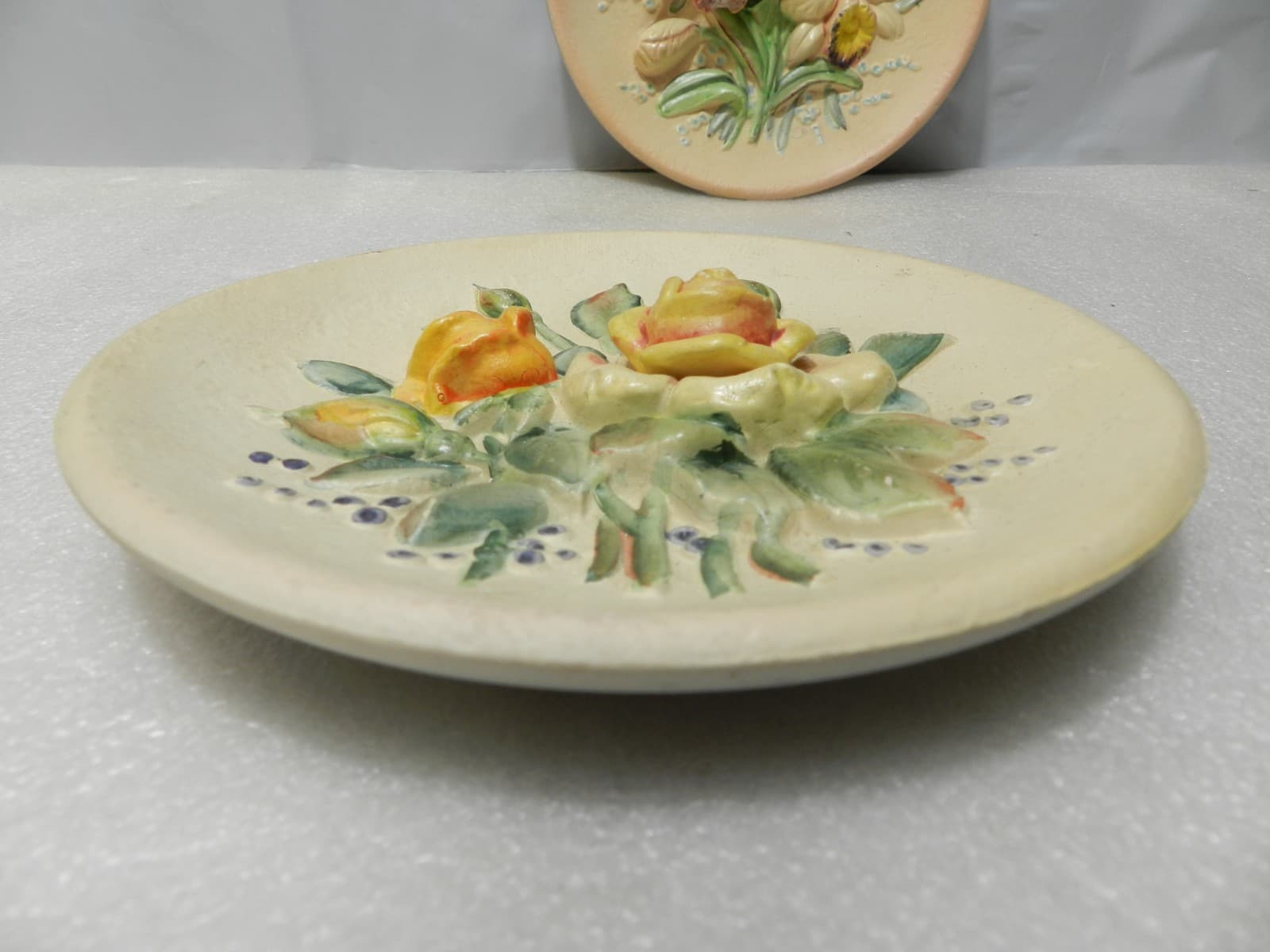 Two Vintage 1962 Napco Bossons England Floral 3D 6" Wall Plates- Chalkware Z96J - Thumbnail 4