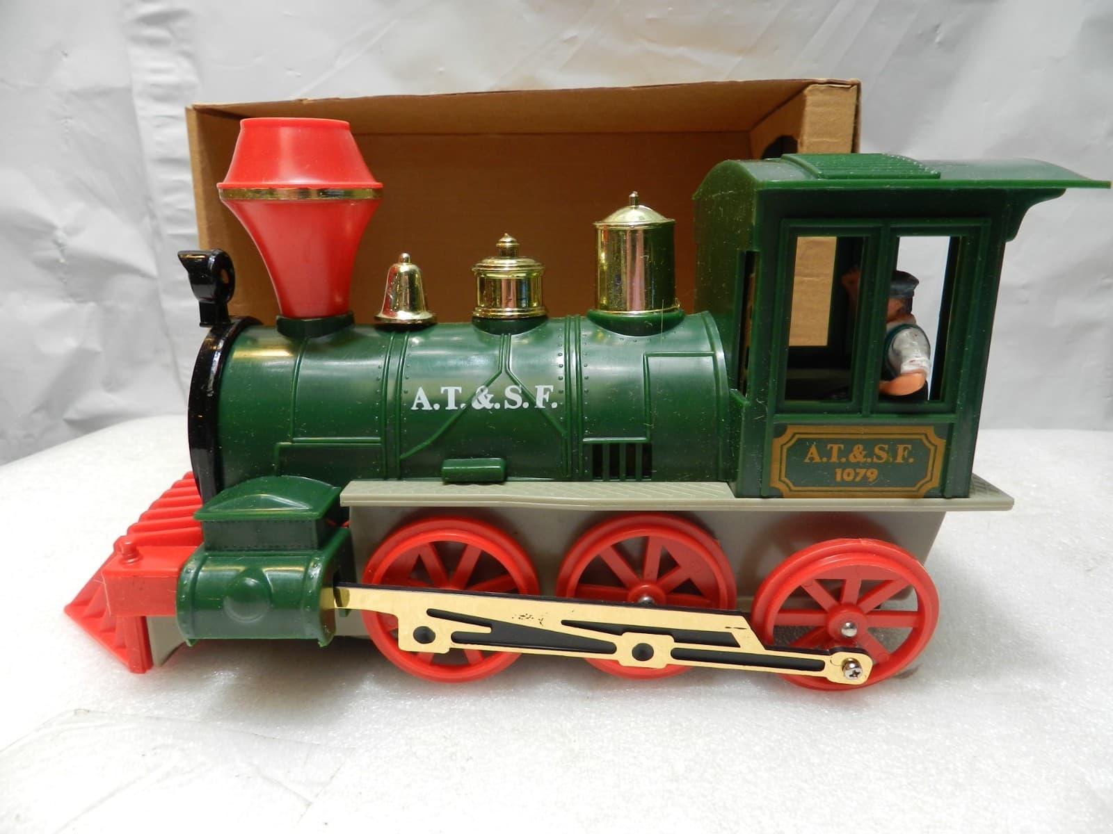 Vintage Big Rig Loco Locomotive Electric Train Bump N Go AT&SF 1079 (I1K) - Thumbnail 8